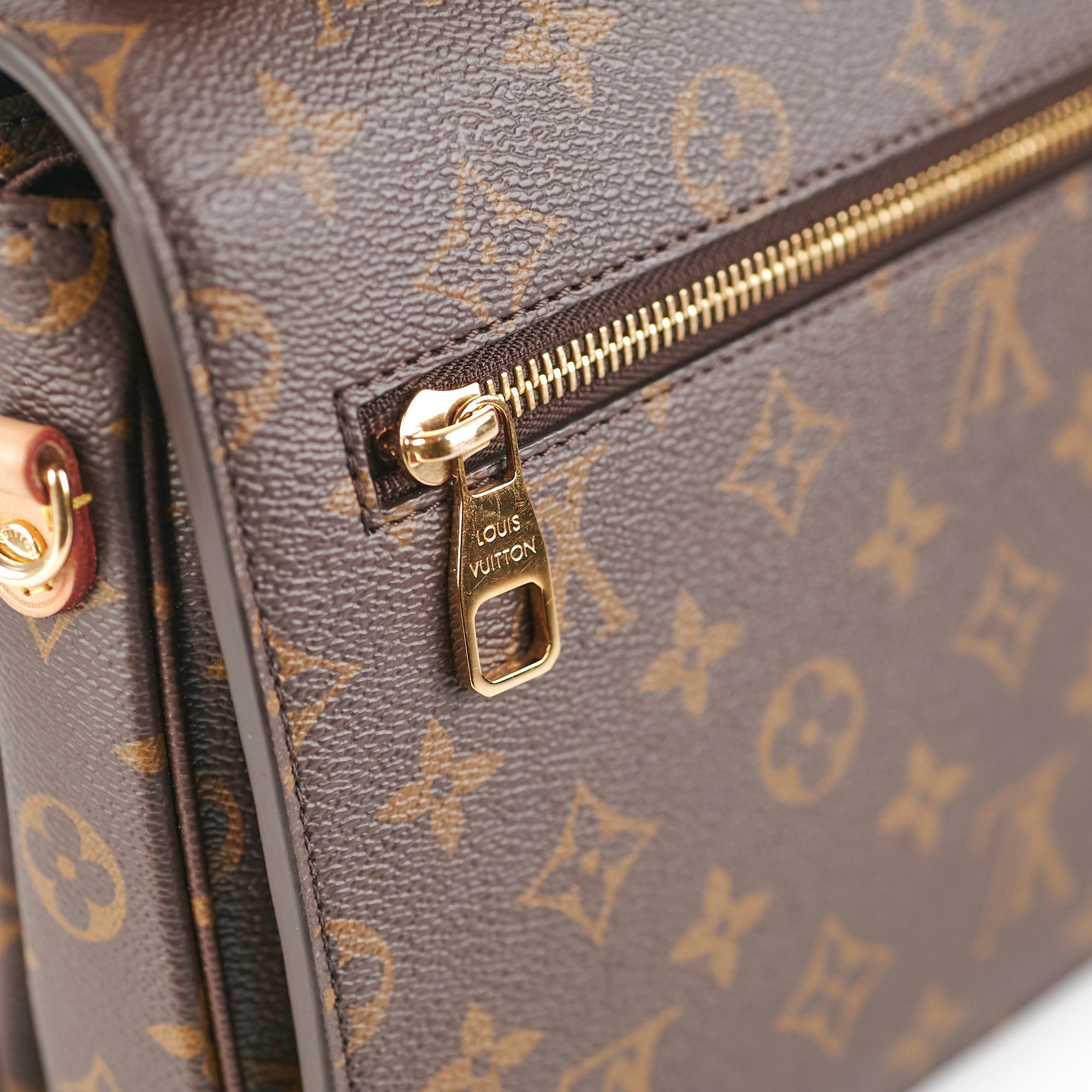 Louis Vuitton Pochette Metis Monogram