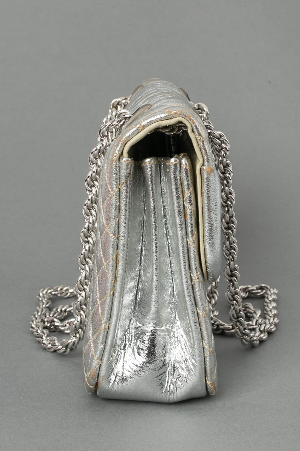 Petit sac en cuir matelassÃƒÆ’Ã‚Â© et mÃƒÆ’Ã‚Â©tal argentÃƒÆ’Ã‚Â©.