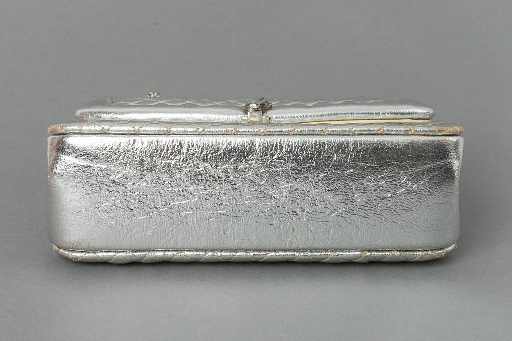 Petit sac en cuir matelassÃƒÆ’Ã‚Â© et mÃƒÆ’Ã‚Â©tal argentÃƒÆ’Ã‚Â©.