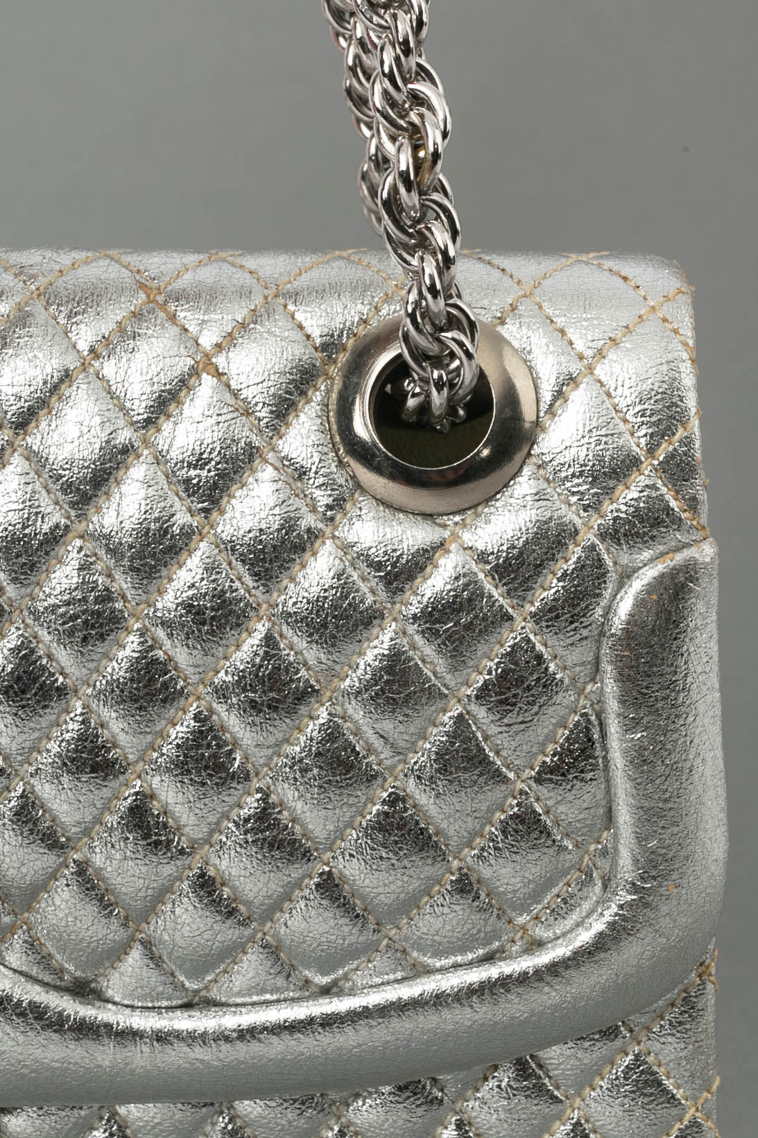 Petit sac en cuir matelassÃƒÆ’Ã‚Â© et mÃƒÆ’Ã‚Â©tal argentÃƒÆ’Ã‚Â©.