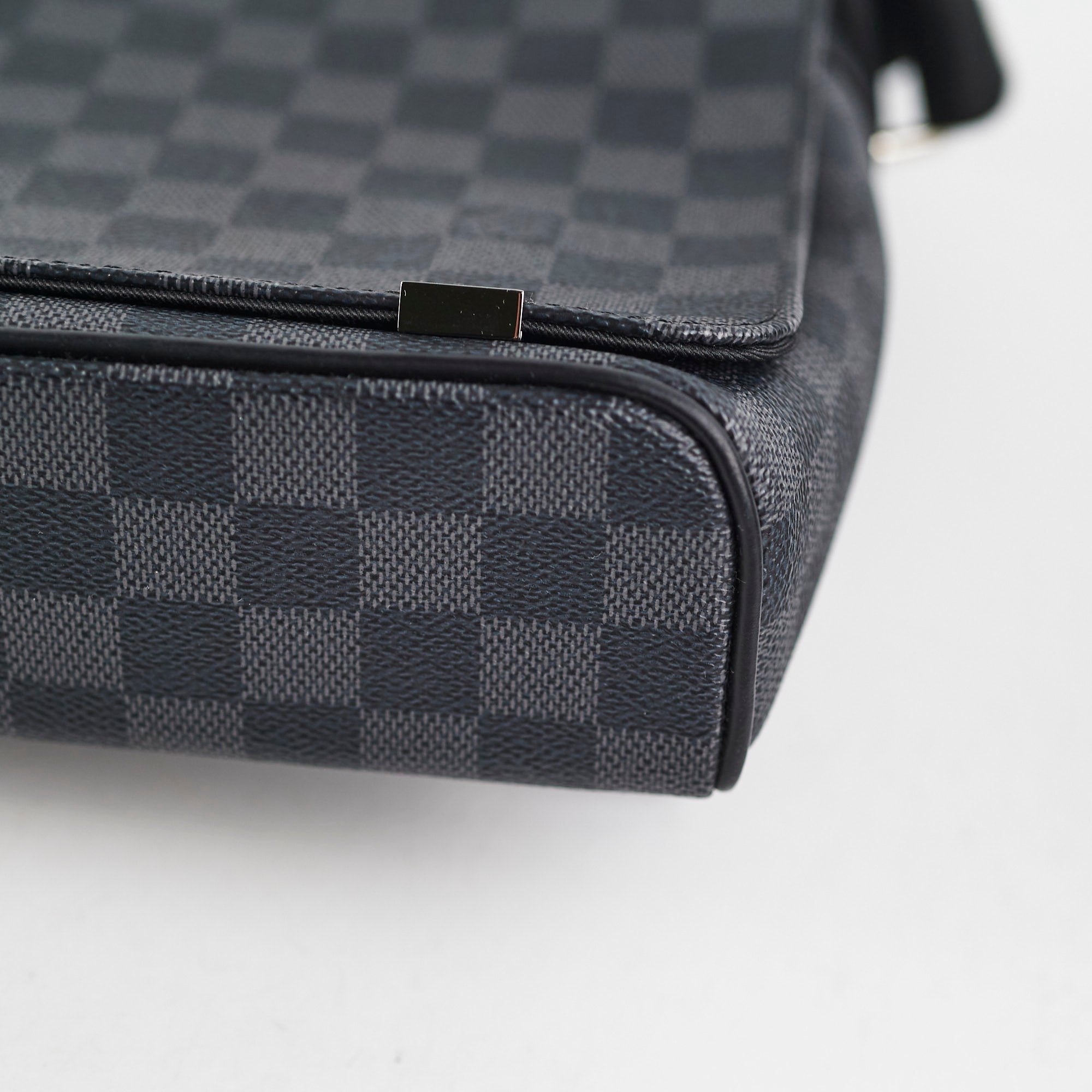 Louis Vuitton Small Men Messenger Crossbody Bag Damier Eclipse