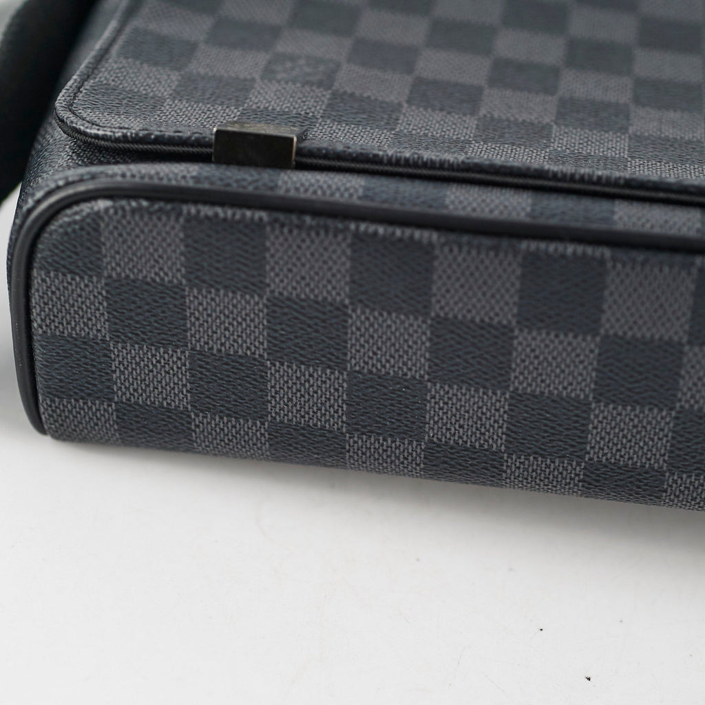 Louis Vuitton Small Men Messenger Crossbody Bag Damier Eclipse