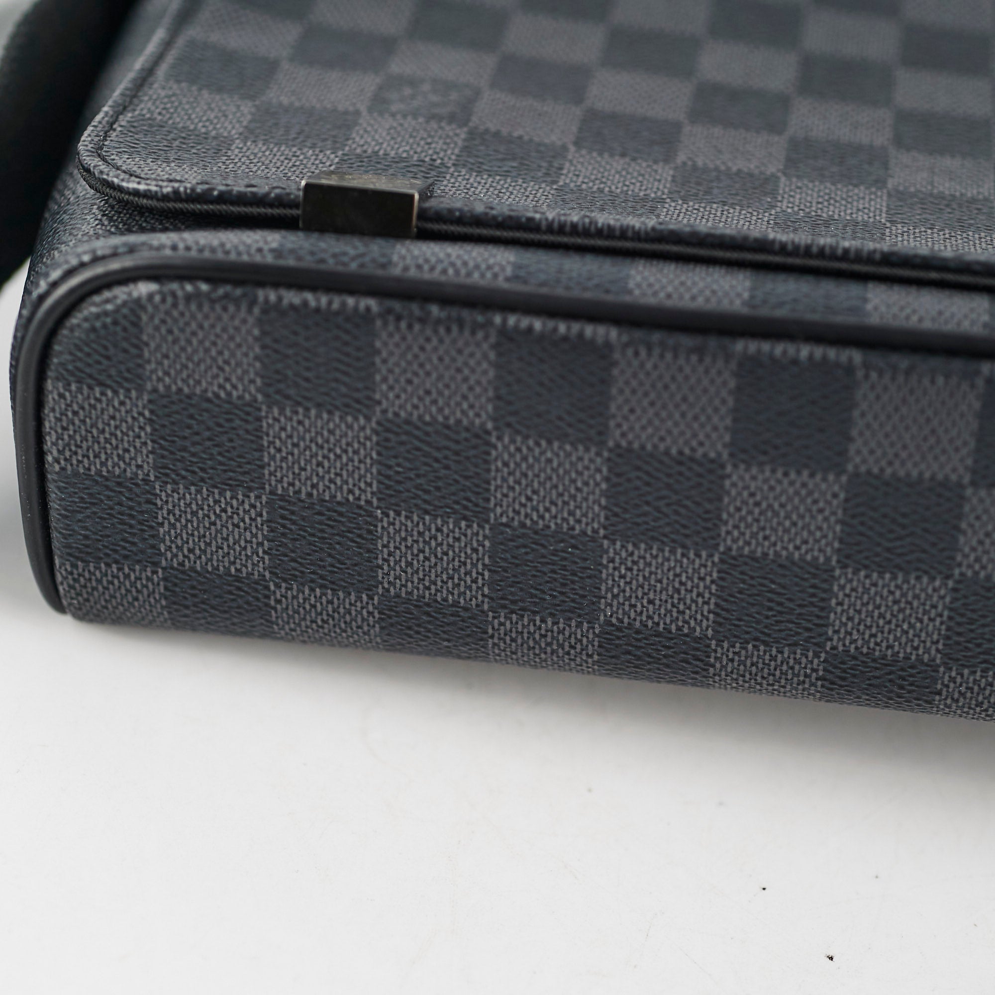 Louis Vuitton Small Men Messenger Crossbody Bag Damier Eclipse
