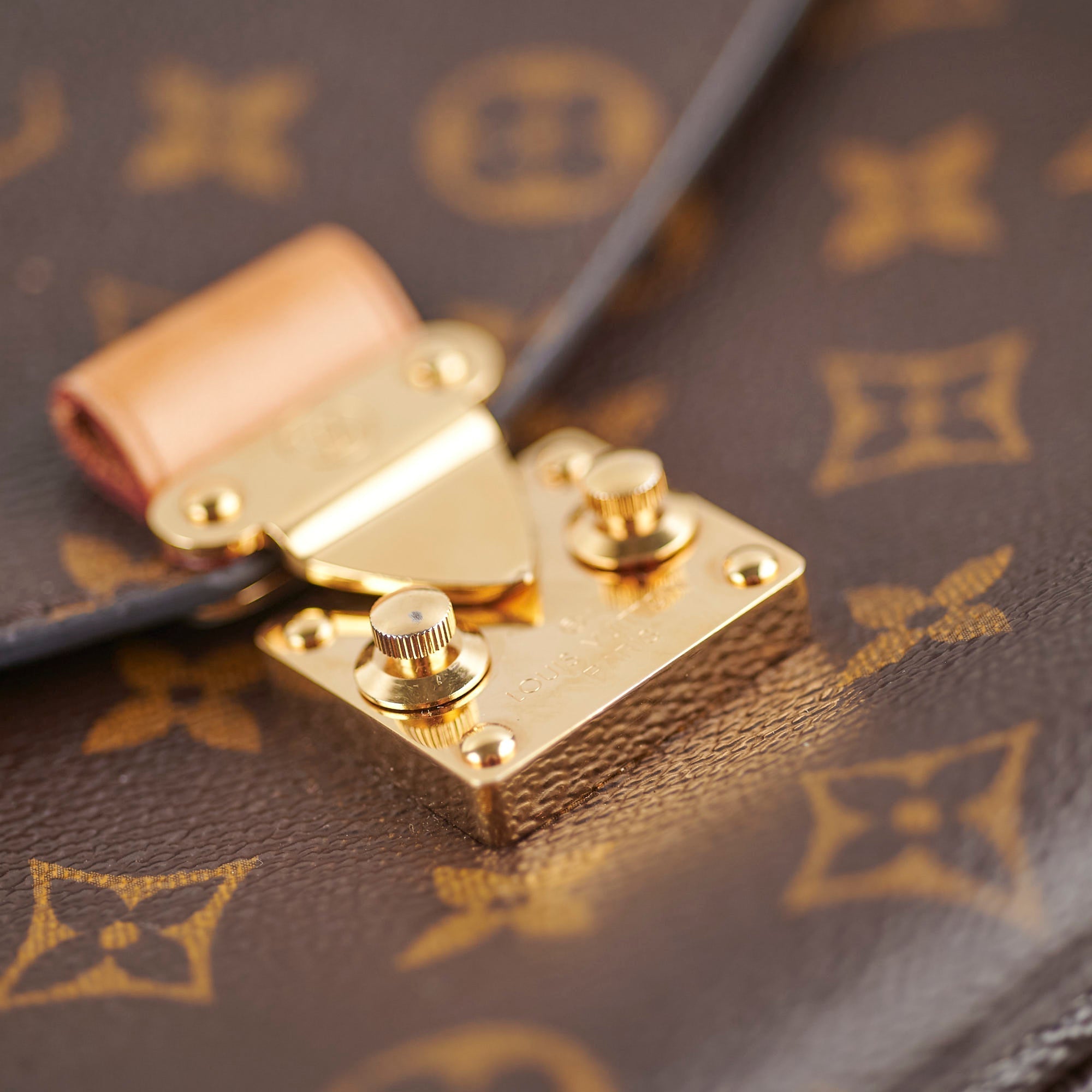 Louis Vuitton Pochette Metis Monogram