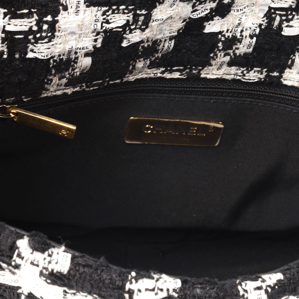 Chanel 19 - Small