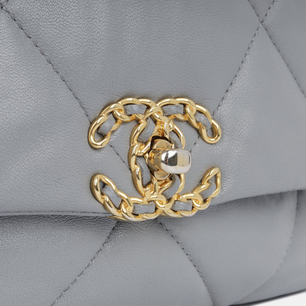 Chanel 19 - Small