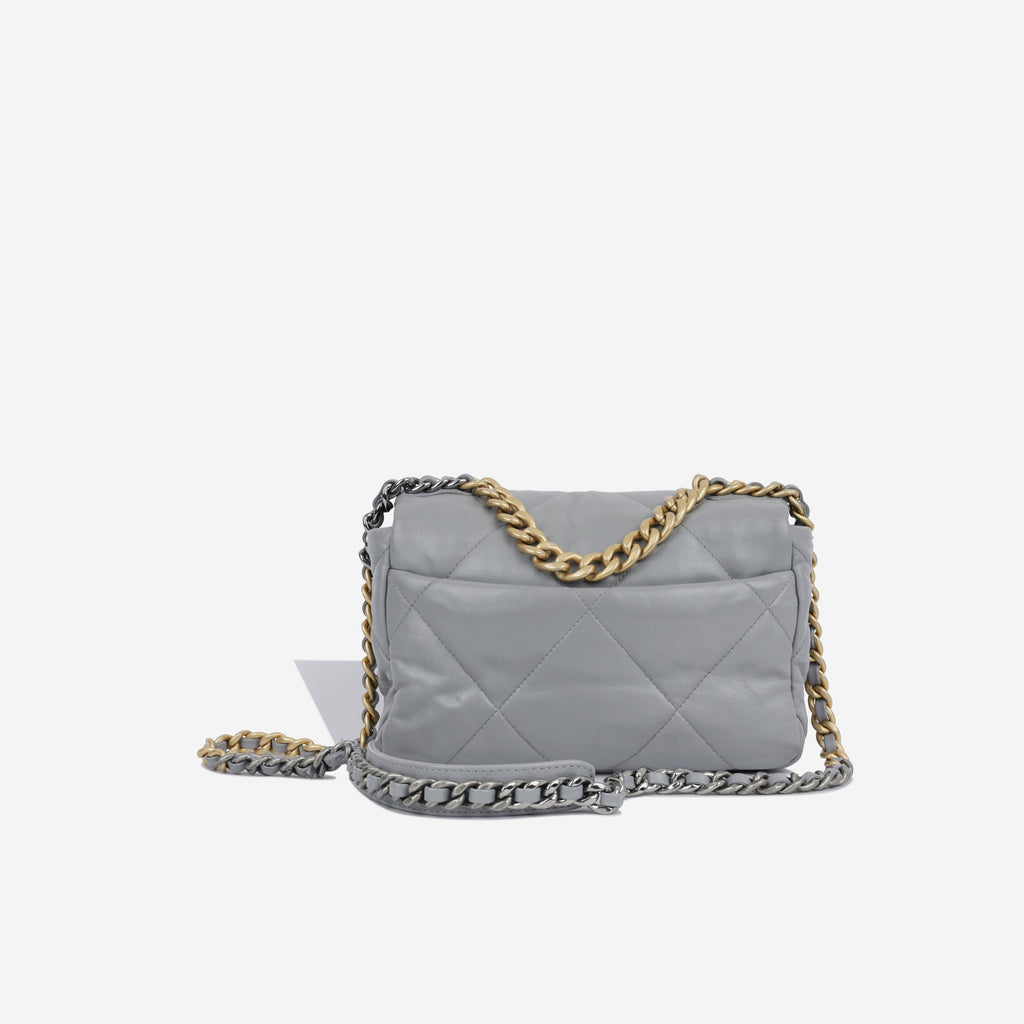 Chanel 19 - Small