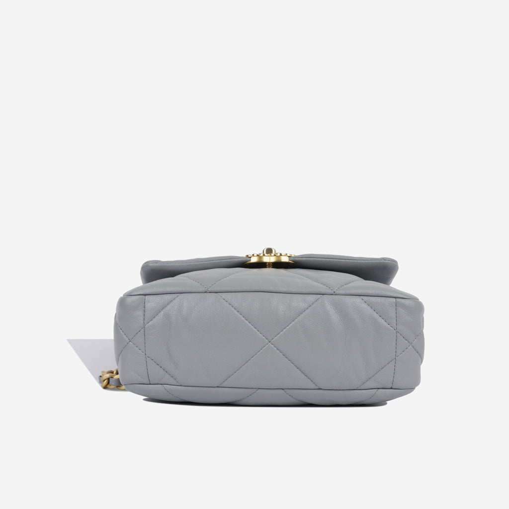 Chanel 19 - Small