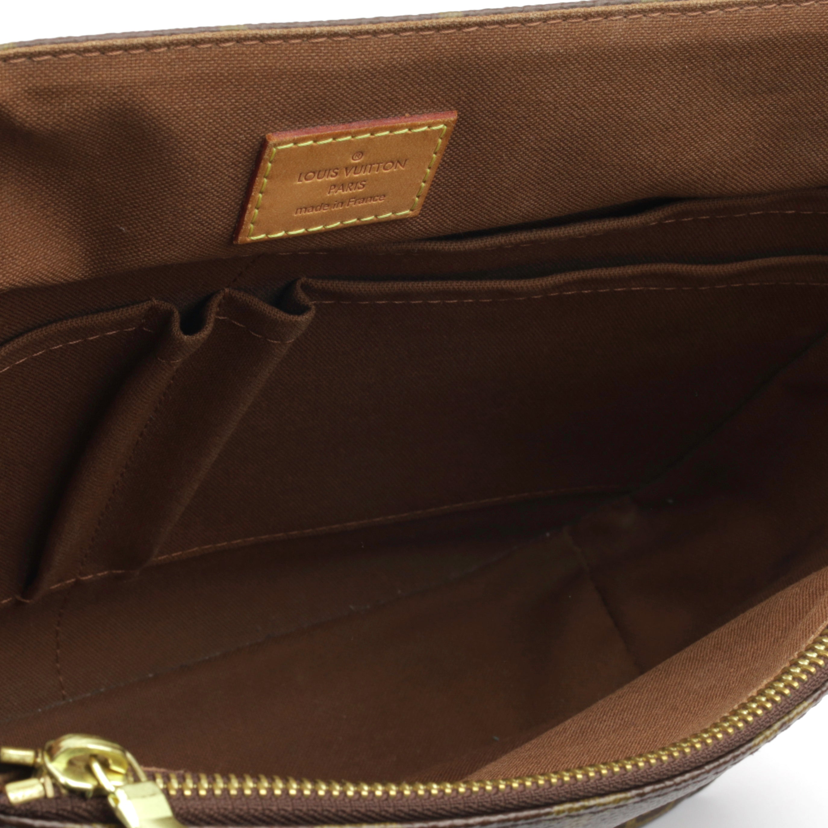 Louis Vuitton District GM - Monogram Canvas