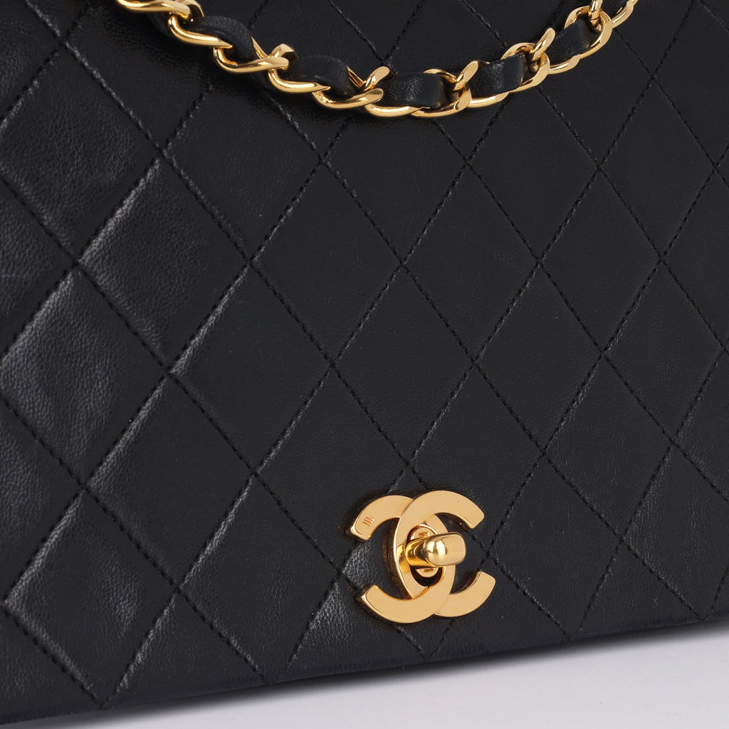 Chanel Vintage Full Flap - Black