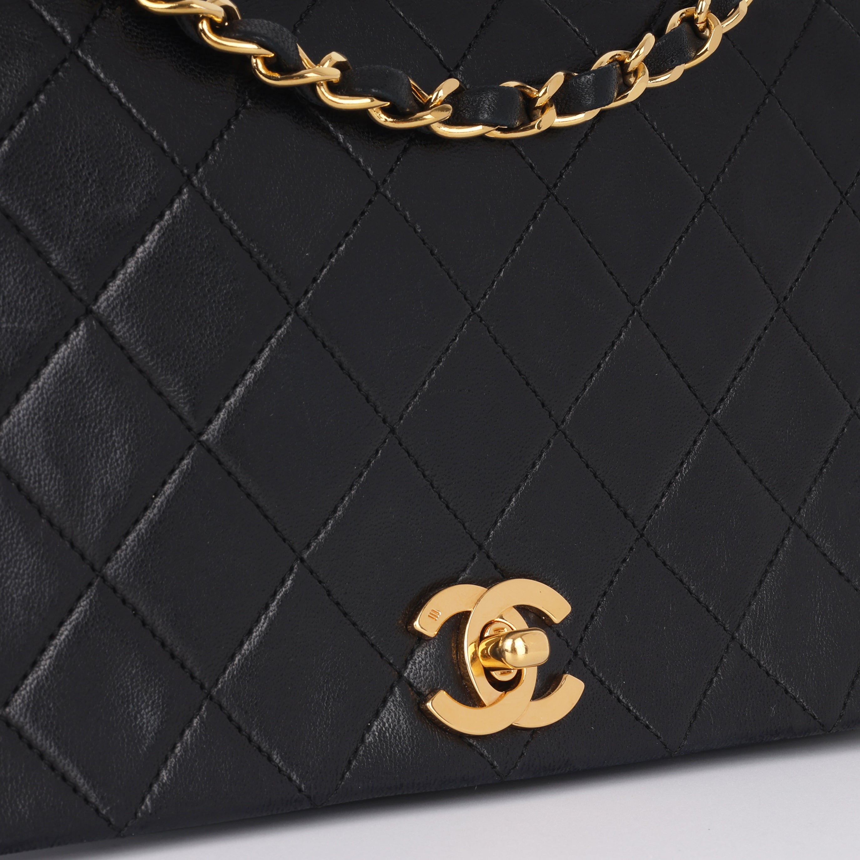 Chanel Vintage Full Flap - Black