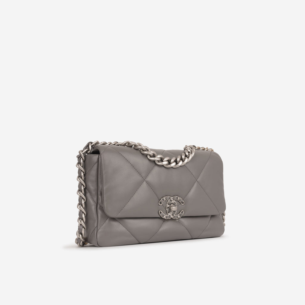 Chanel 19 - Small