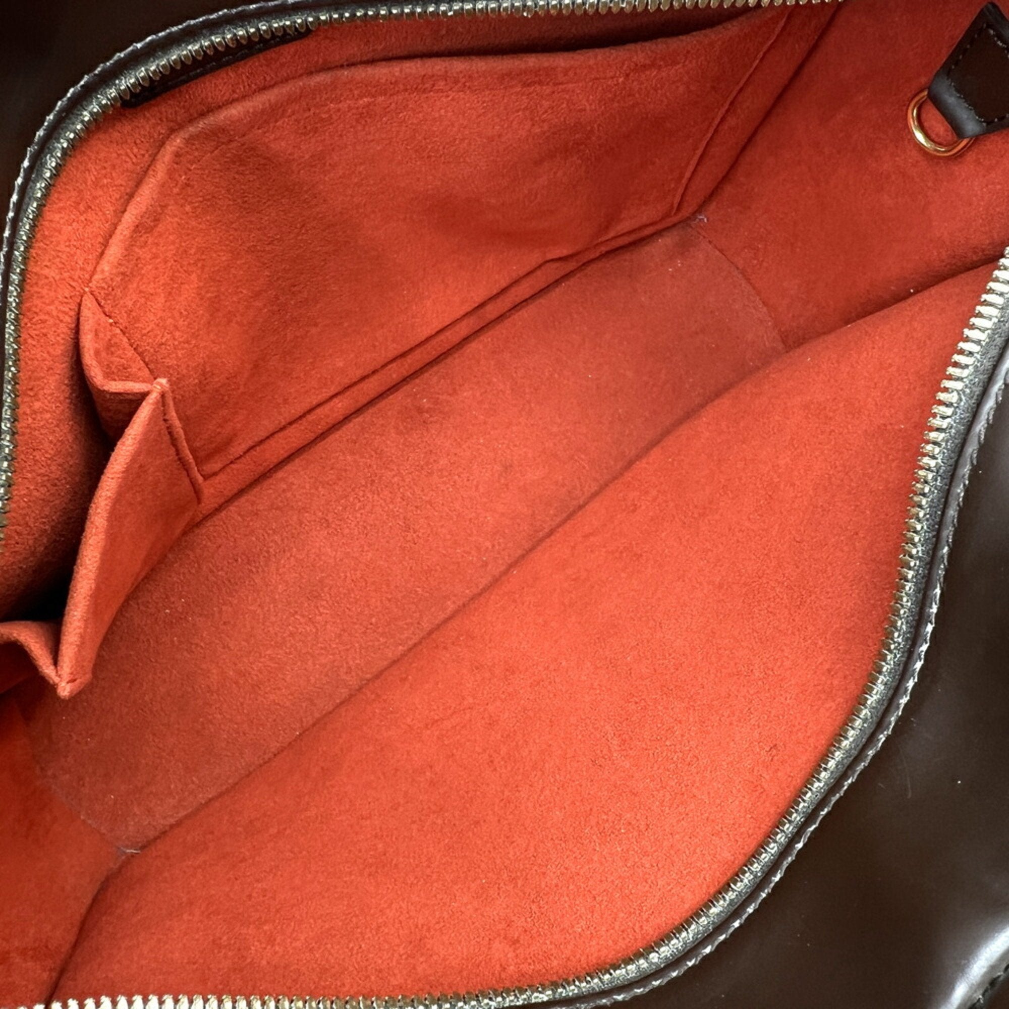 Elegant Canvas Shoulder Bag with Classic Design