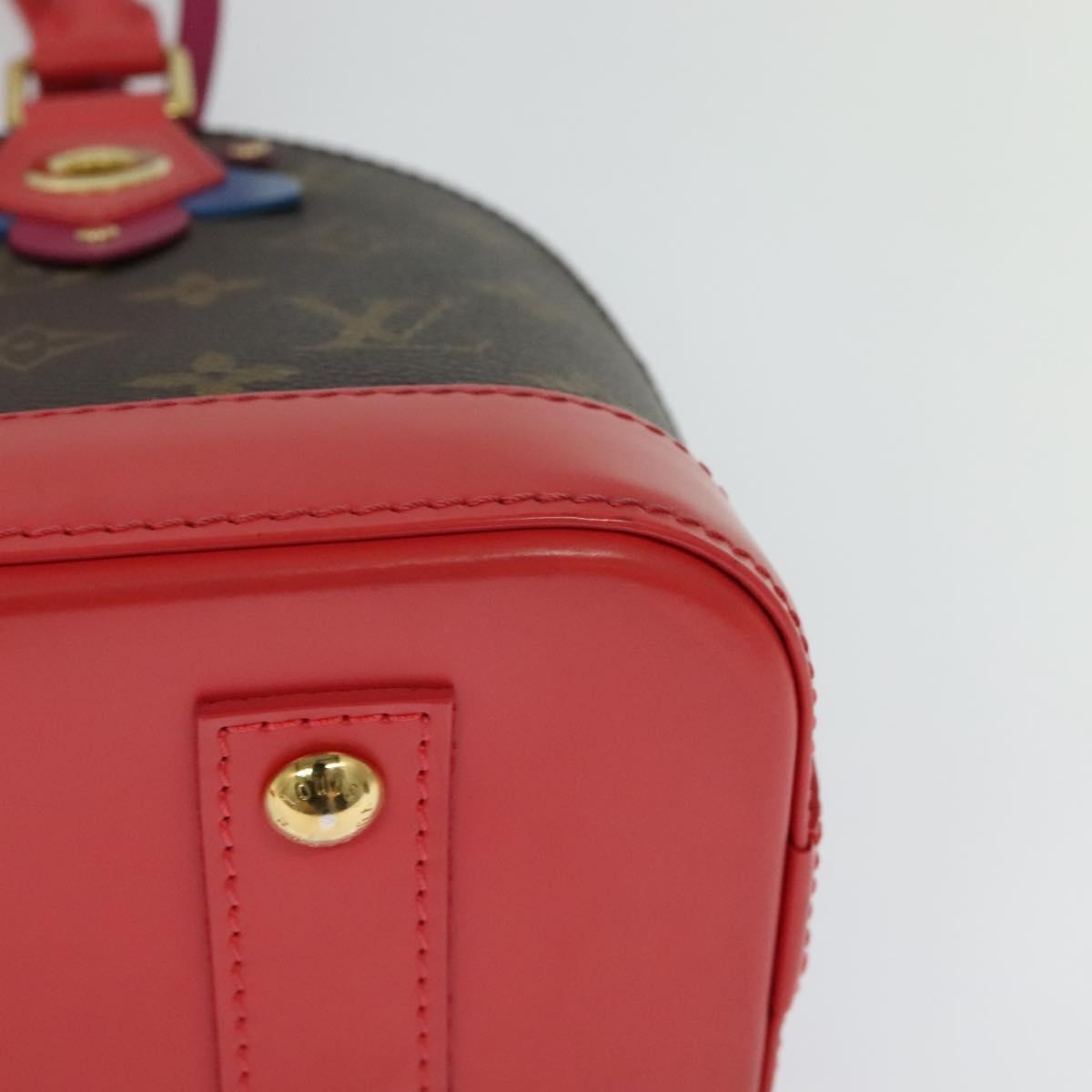 Elegant Canvas Shoulder Bag with Excellent Condition and Slight Metal Scratches
