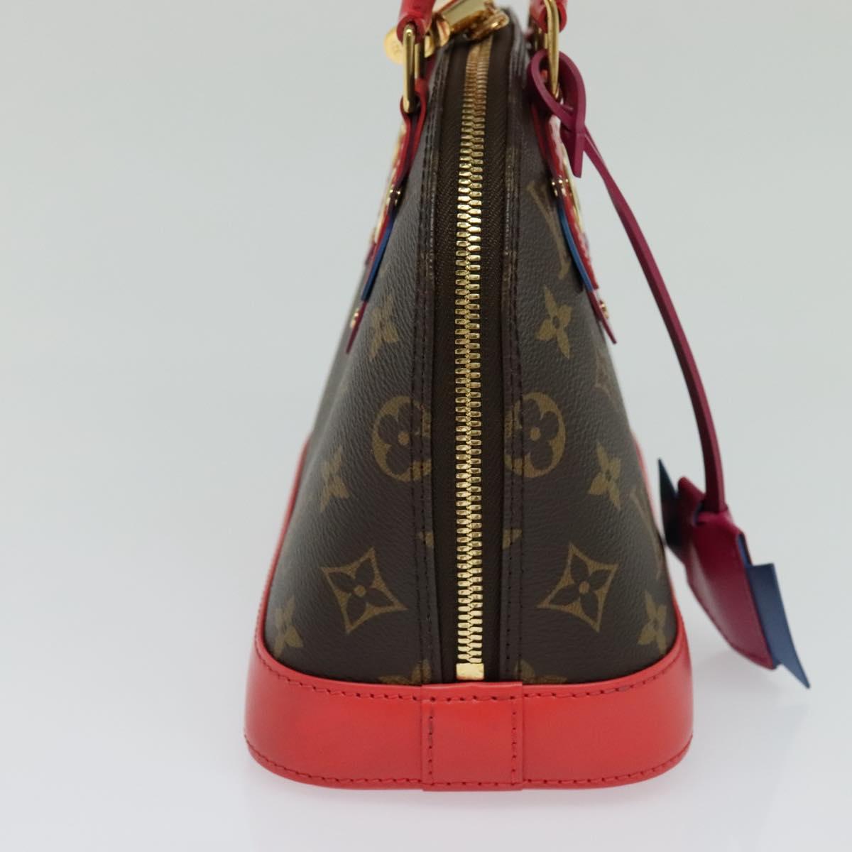 Elegant Canvas Shoulder Bag with Excellent Condition and Slight Metal Scratches