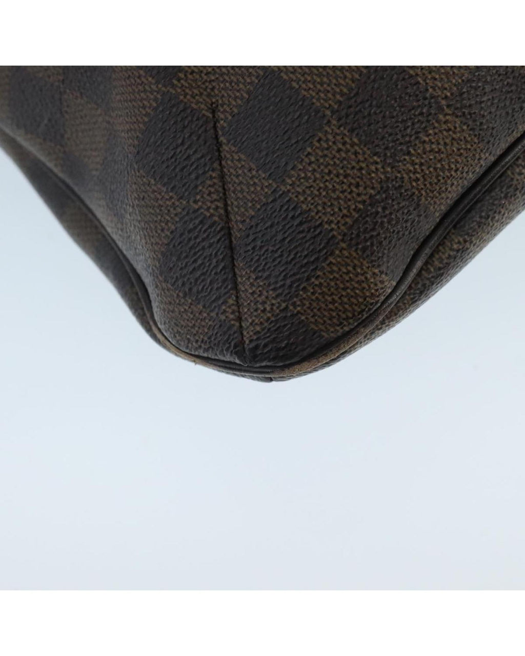 Damier Ebene Canvas Shoulder Bag with Adjustable Strap and Classic Design