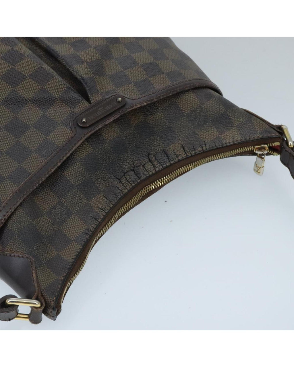 Damier Ebene Canvas Shoulder Bag with Adjustable Strap and Classic Design
