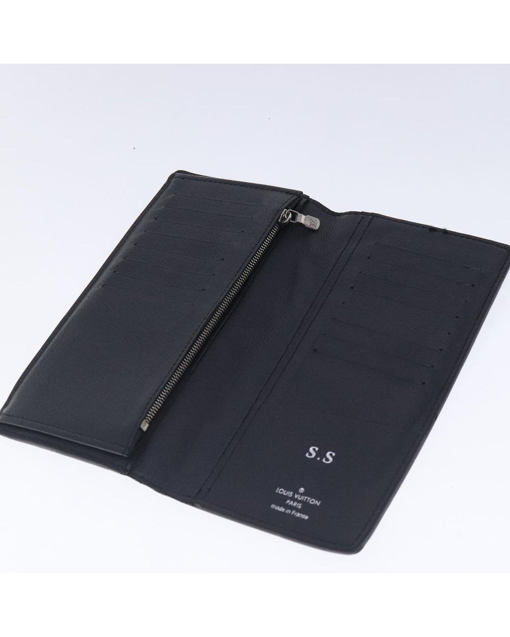 Taiga Leather Long Wallet with Multiple Card Slots and Coin Pocket