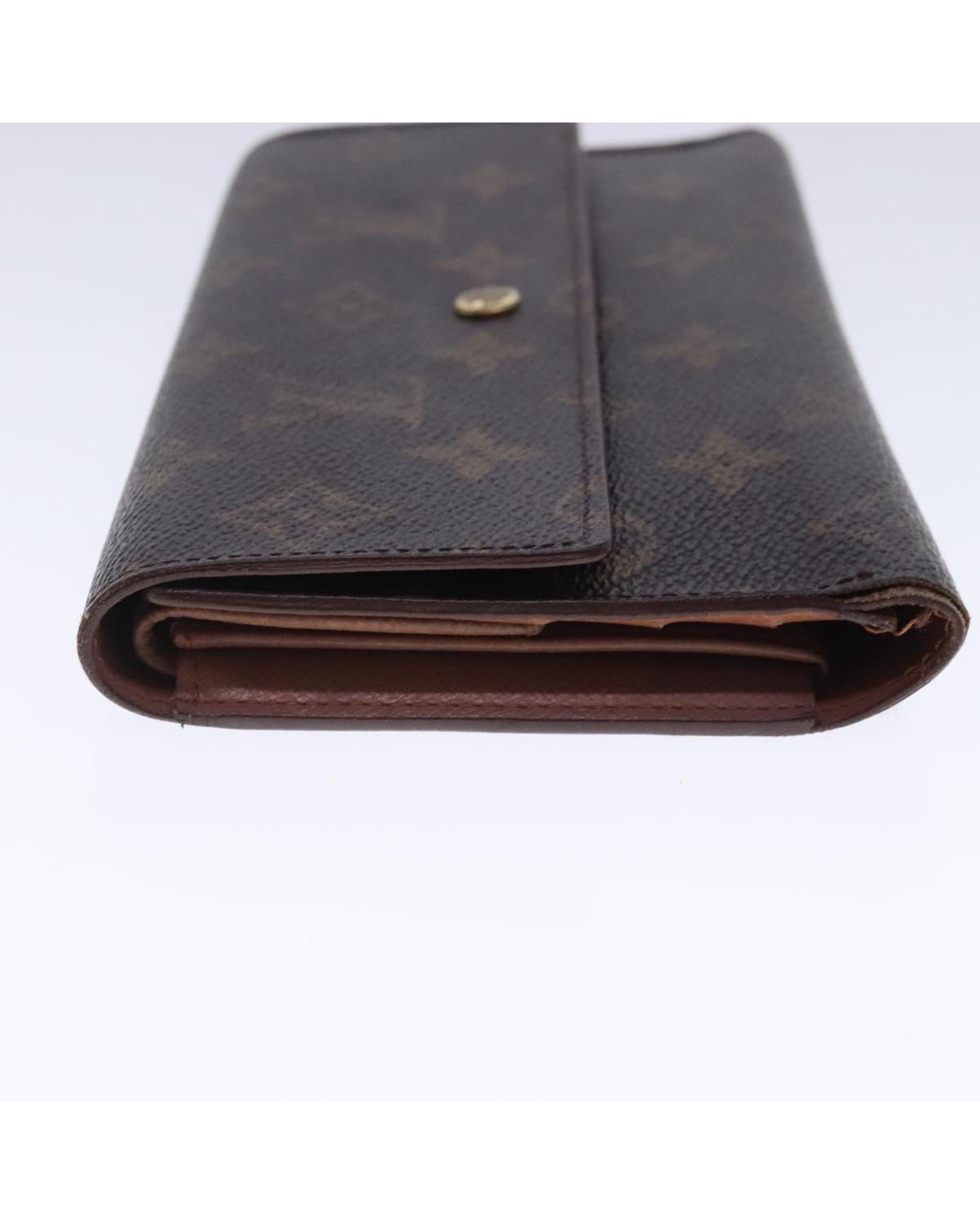 Monogram Portefeuille International Wallet with  Detailing