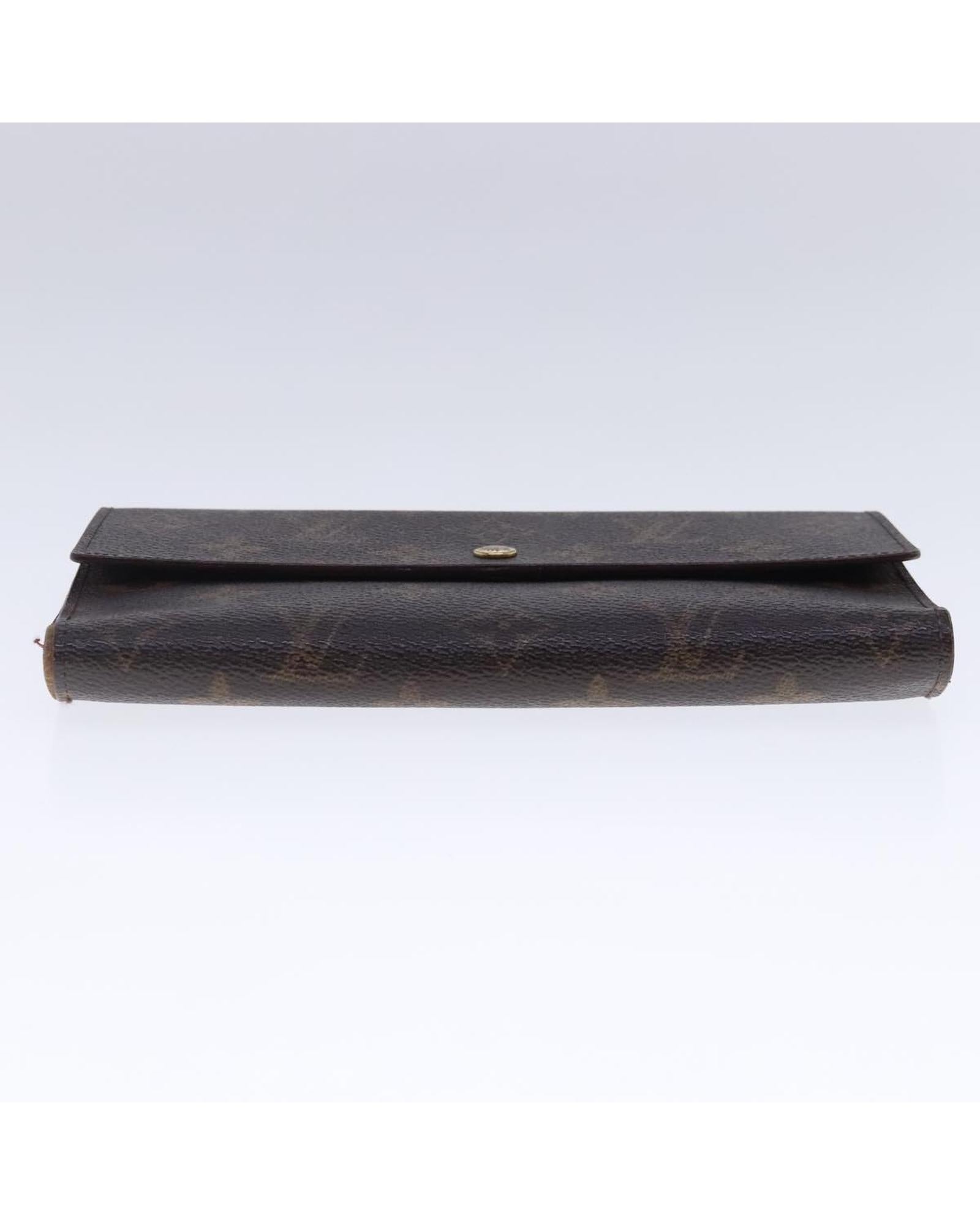 Monogram Portefeuille International Wallet with  Detailing