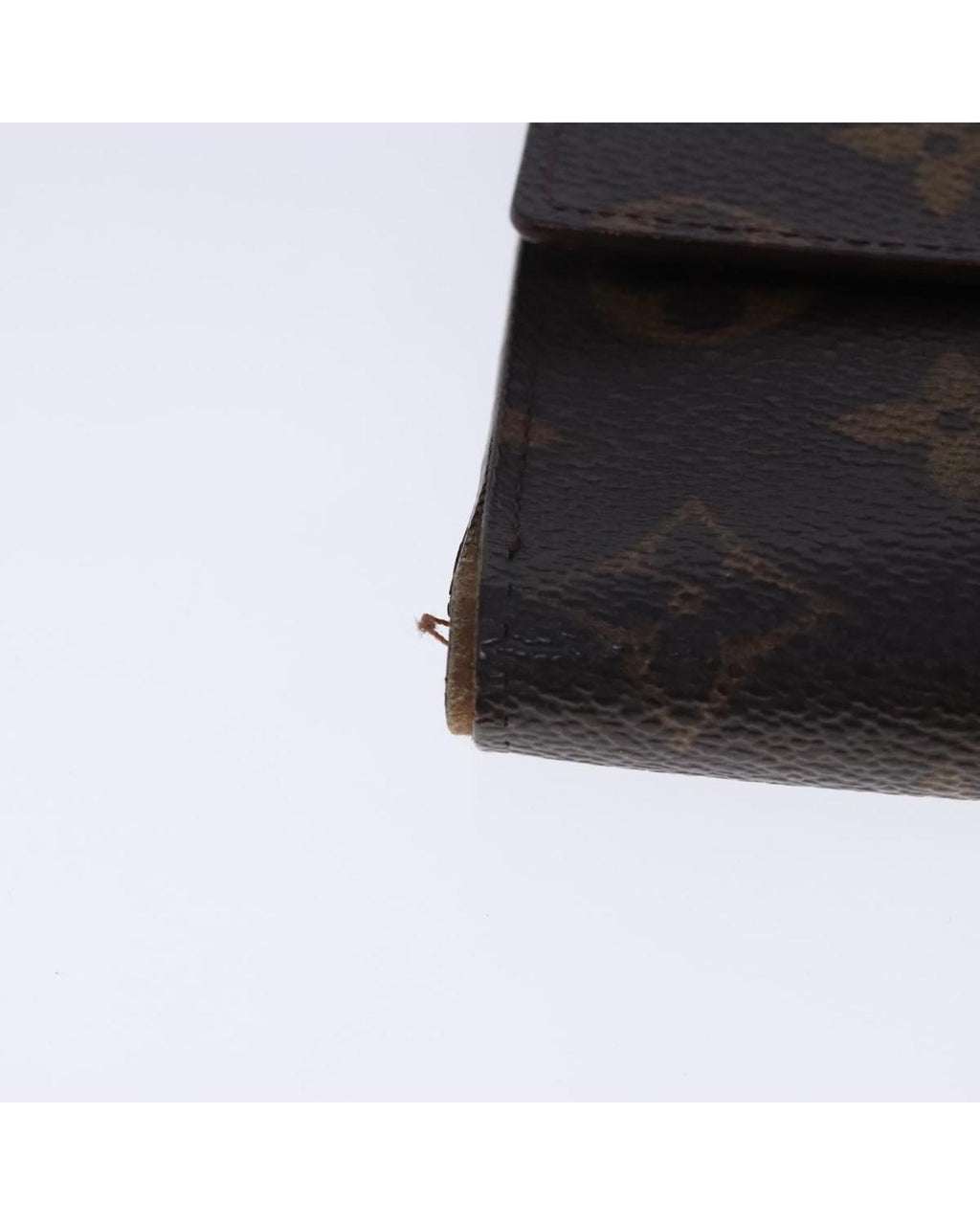 Monogram Portefeuille International Wallet with  Detailing