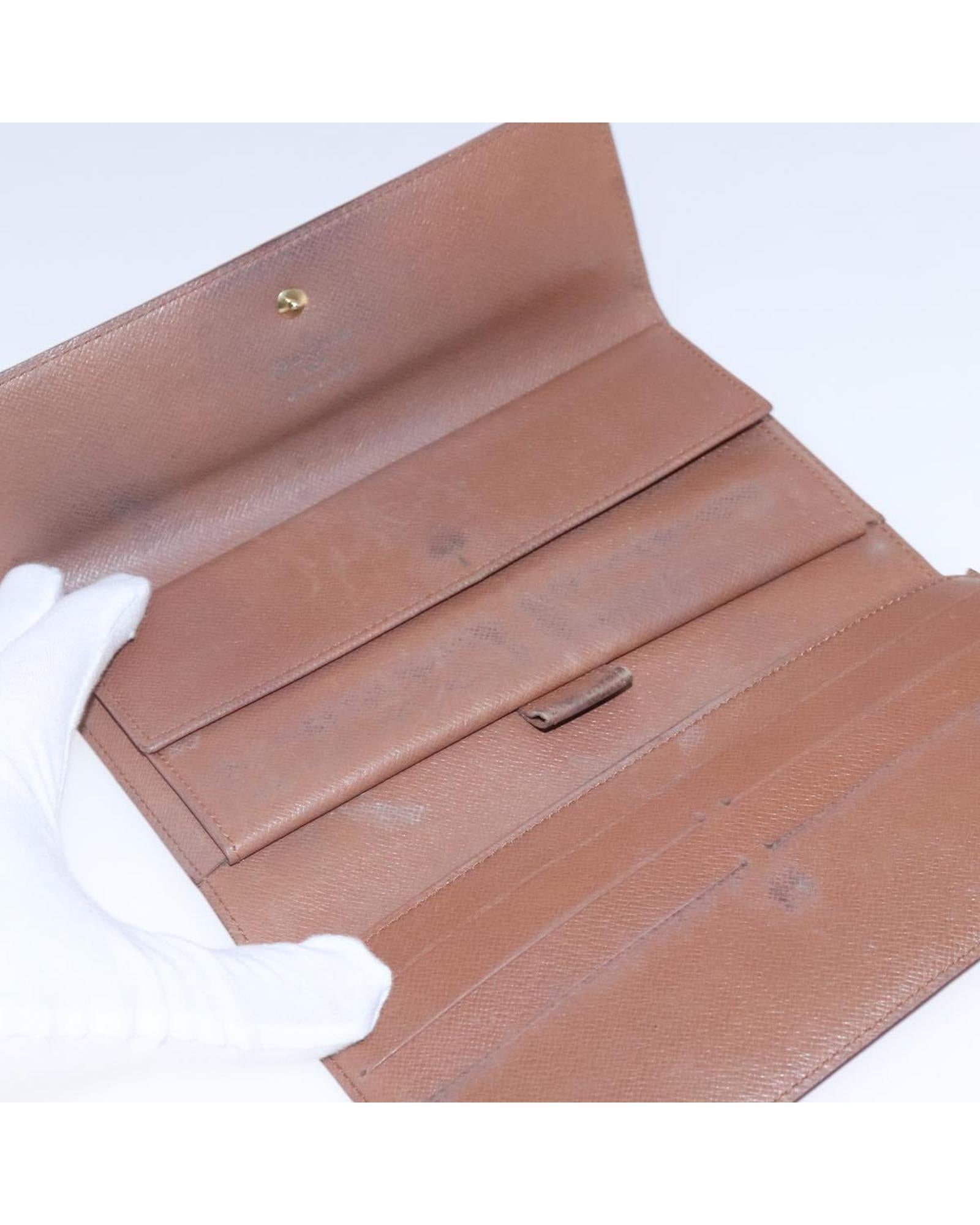 Monogram Portefeuille International Wallet with  Detailing