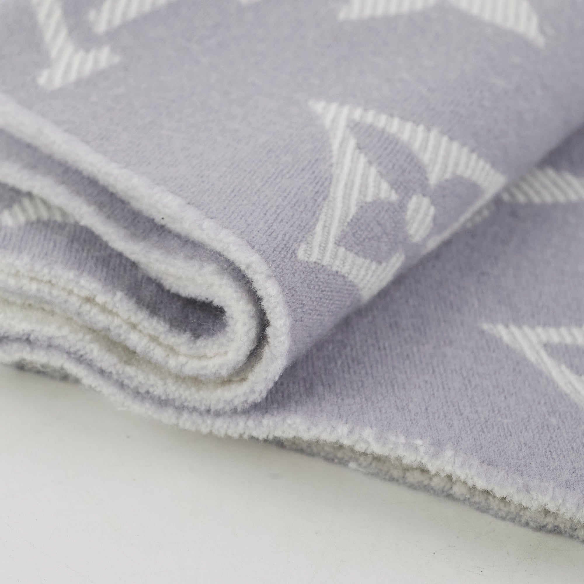 Louis Vuitton Essential Scarf Grey/Purple