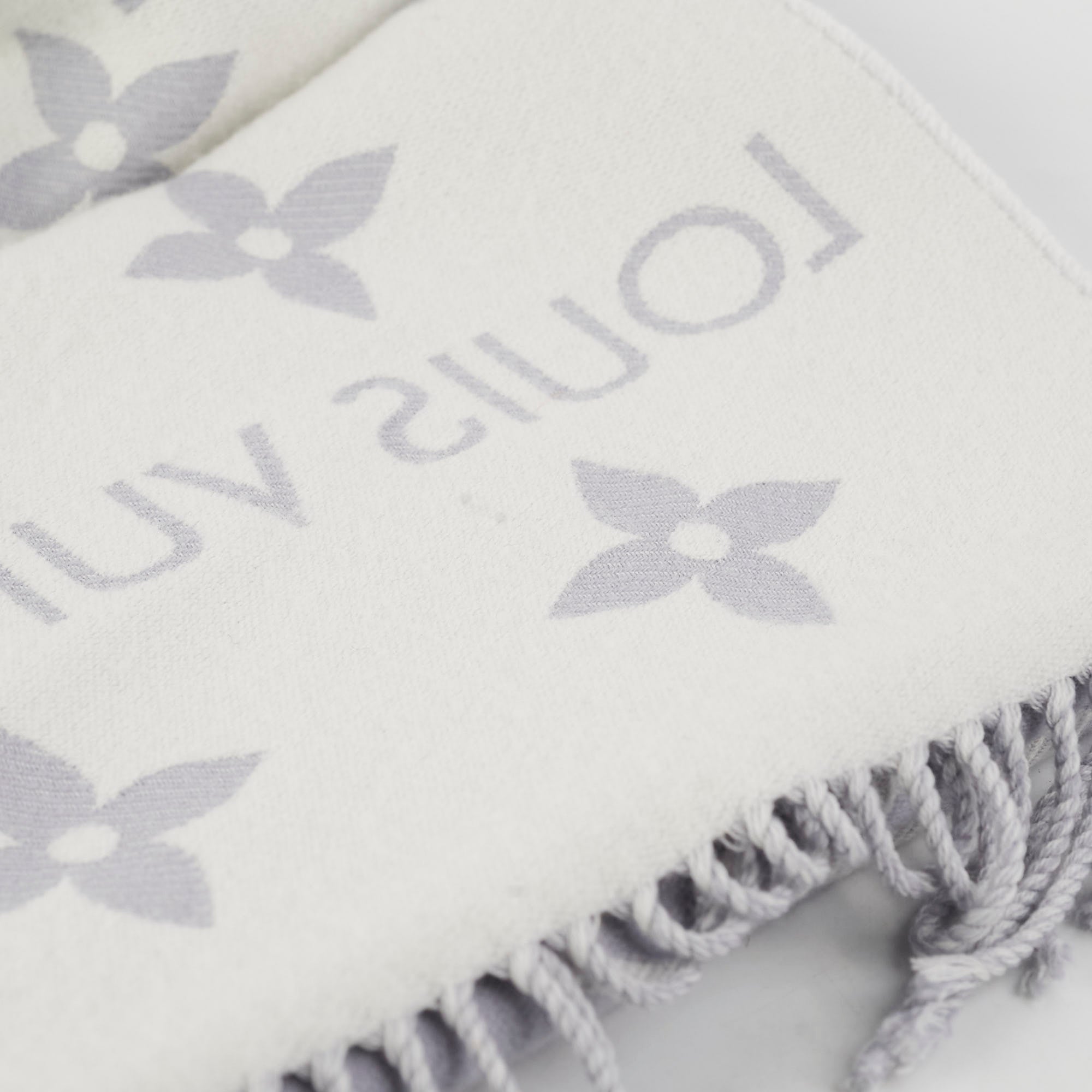 Louis Vuitton Essential Scarf Grey/Purple