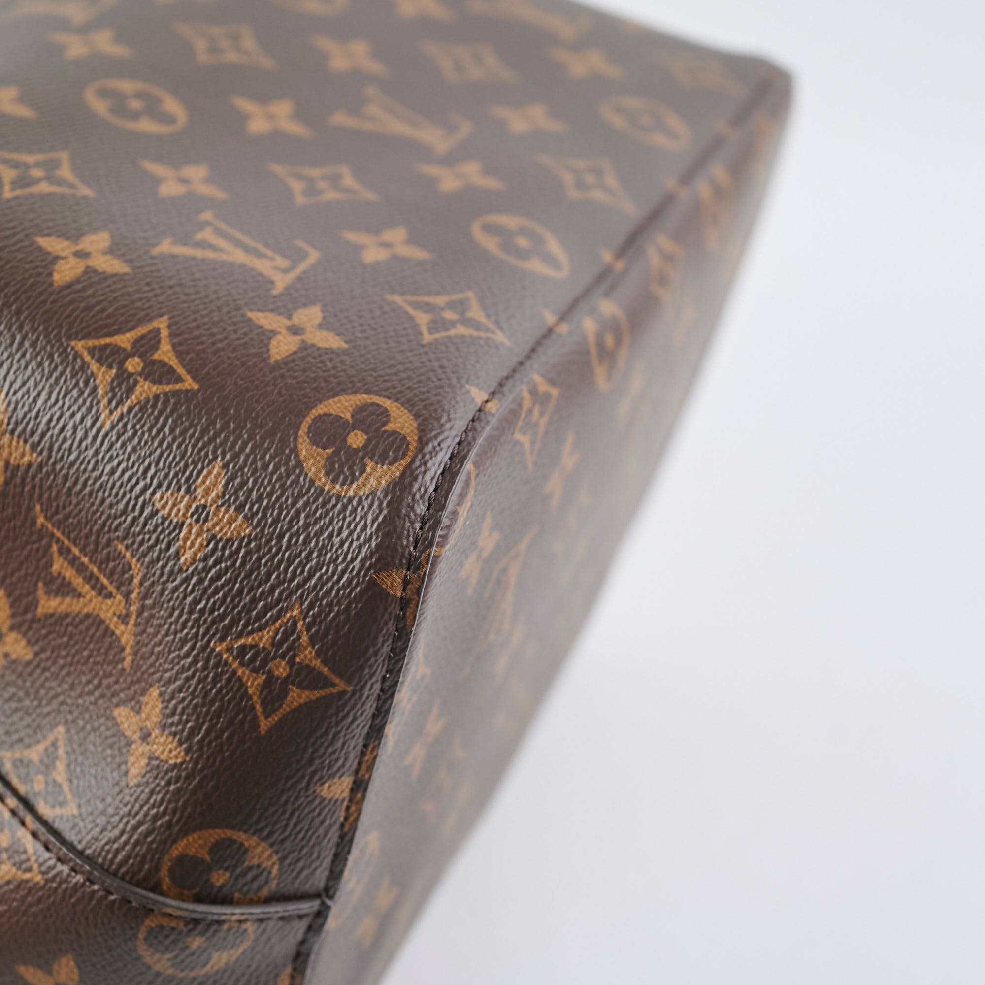 Louis Vuitton Neo Noe Monogram Black