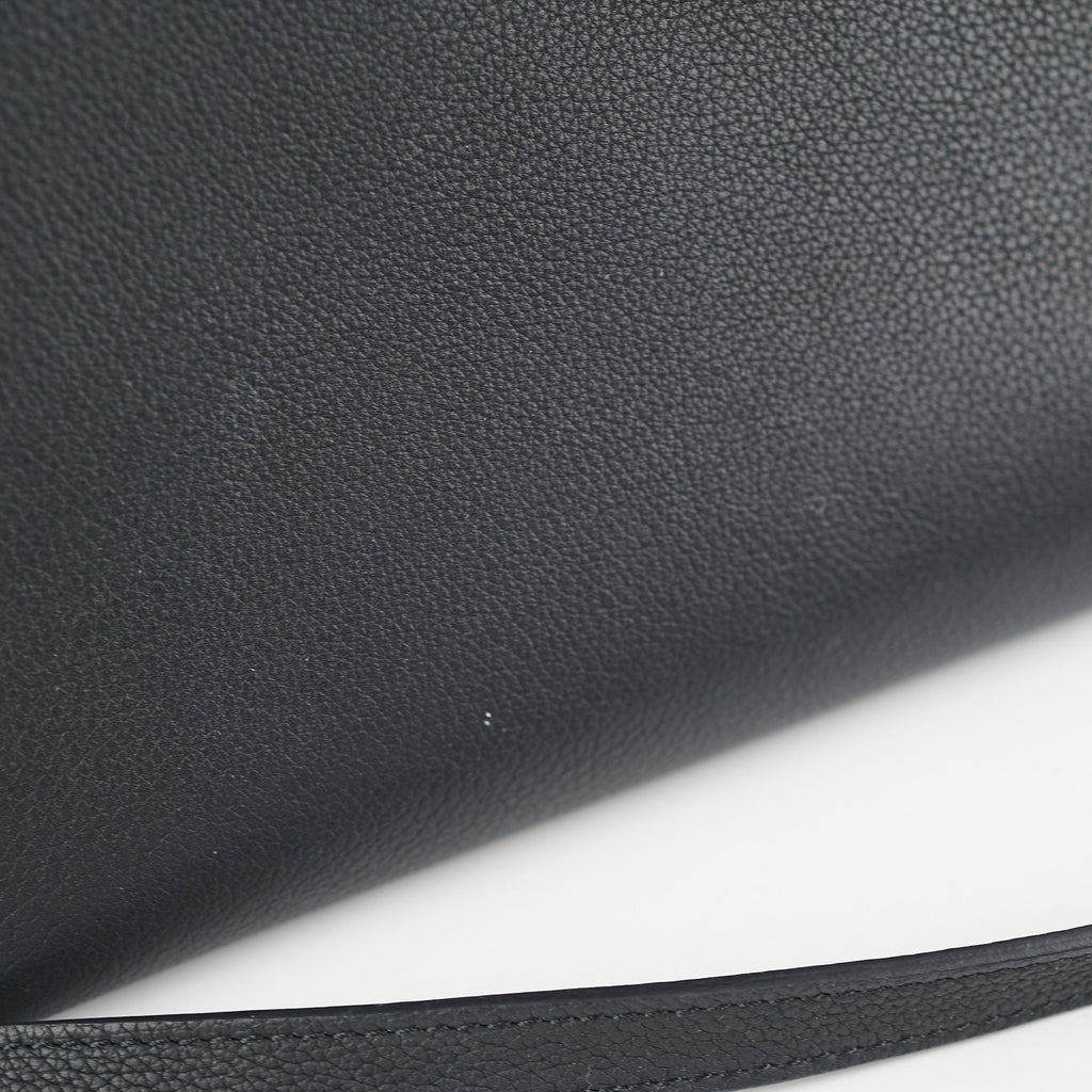 Louis Vuitton Lock Me Black