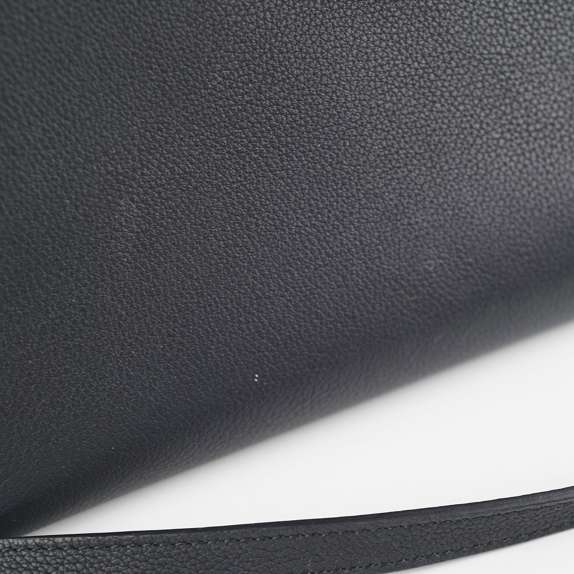 Louis Vuitton Lock Me Black