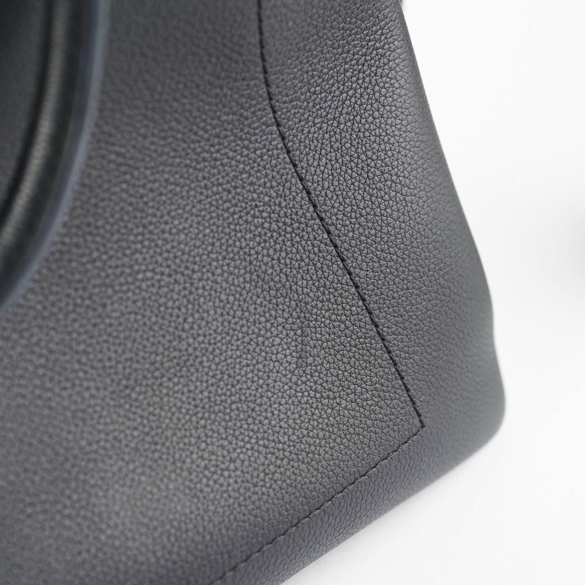 Louis Vuitton Lock Me Black