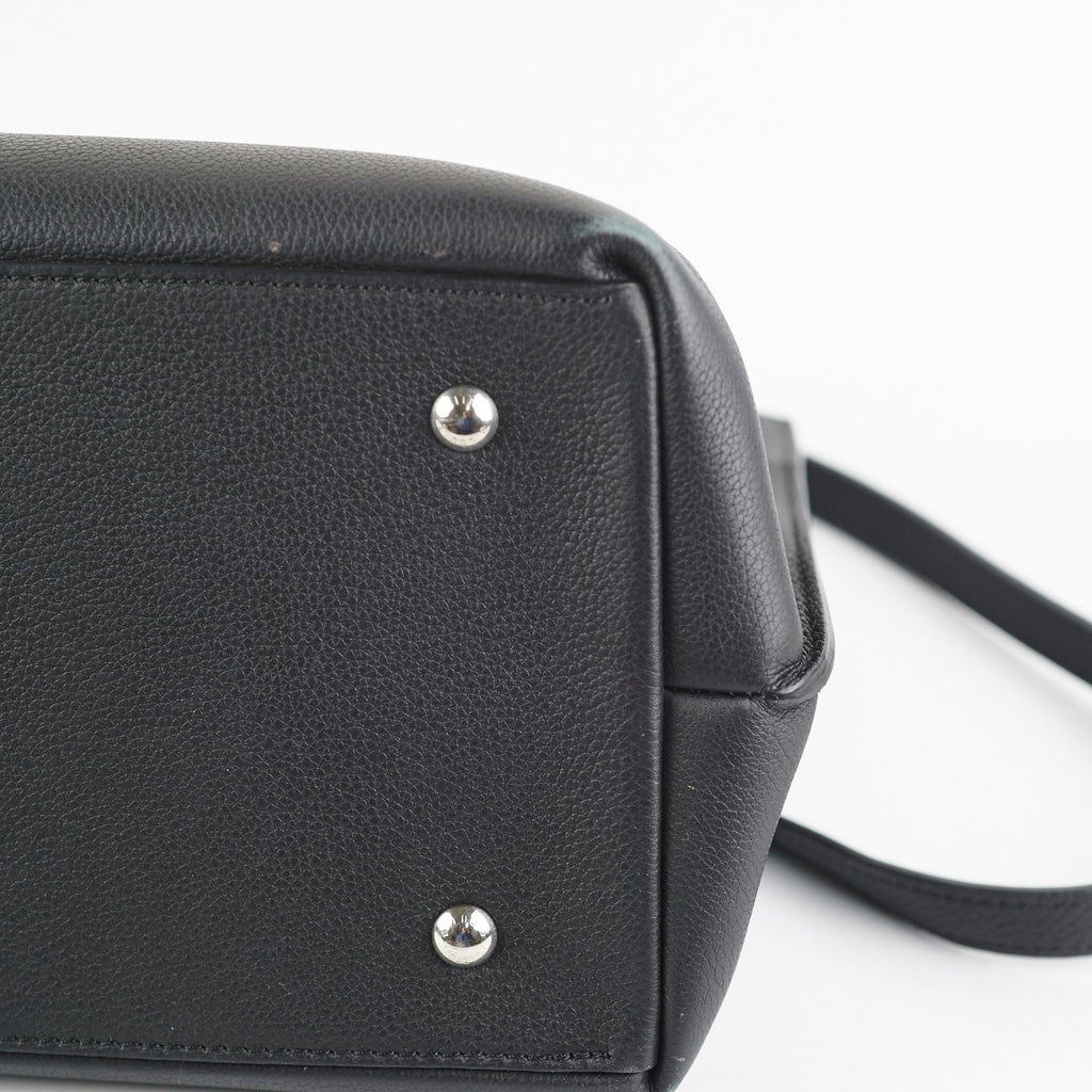 Louis Vuitton Lock Me Black