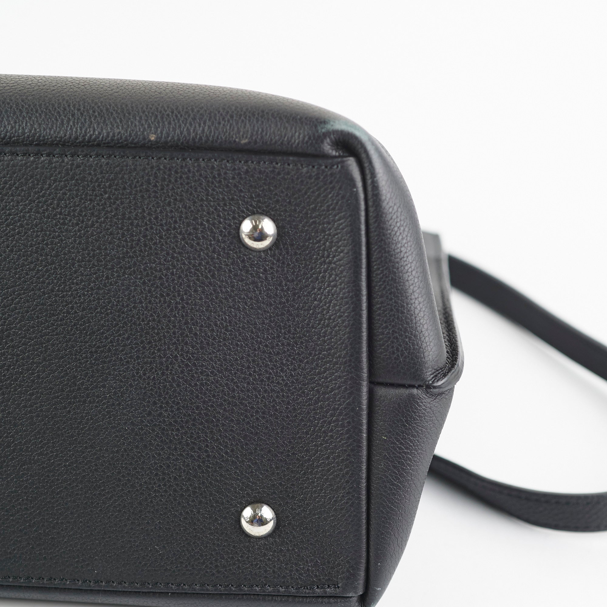 Louis Vuitton Lock Me Black