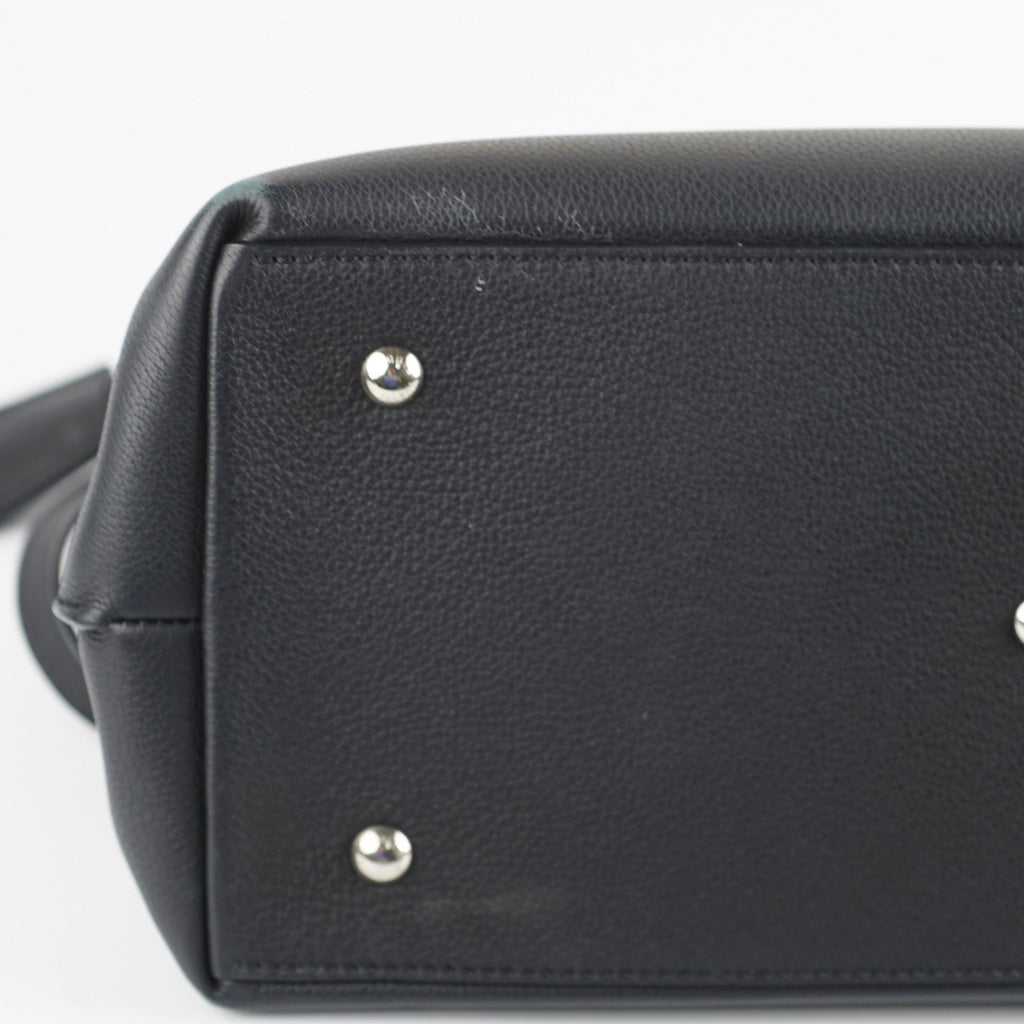 Louis Vuitton Lock Me Black