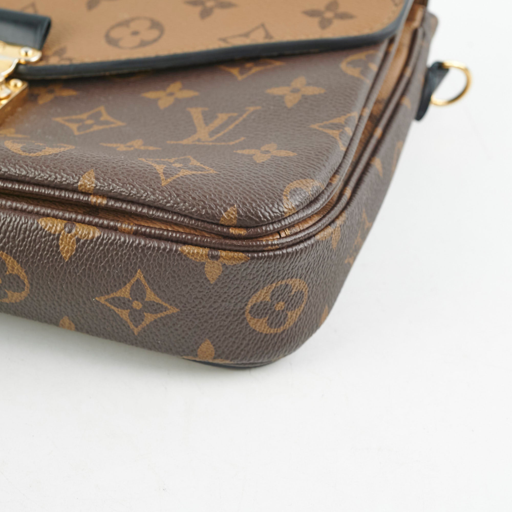 Louis Vuitton Pochette Metis Reverse Monogram
