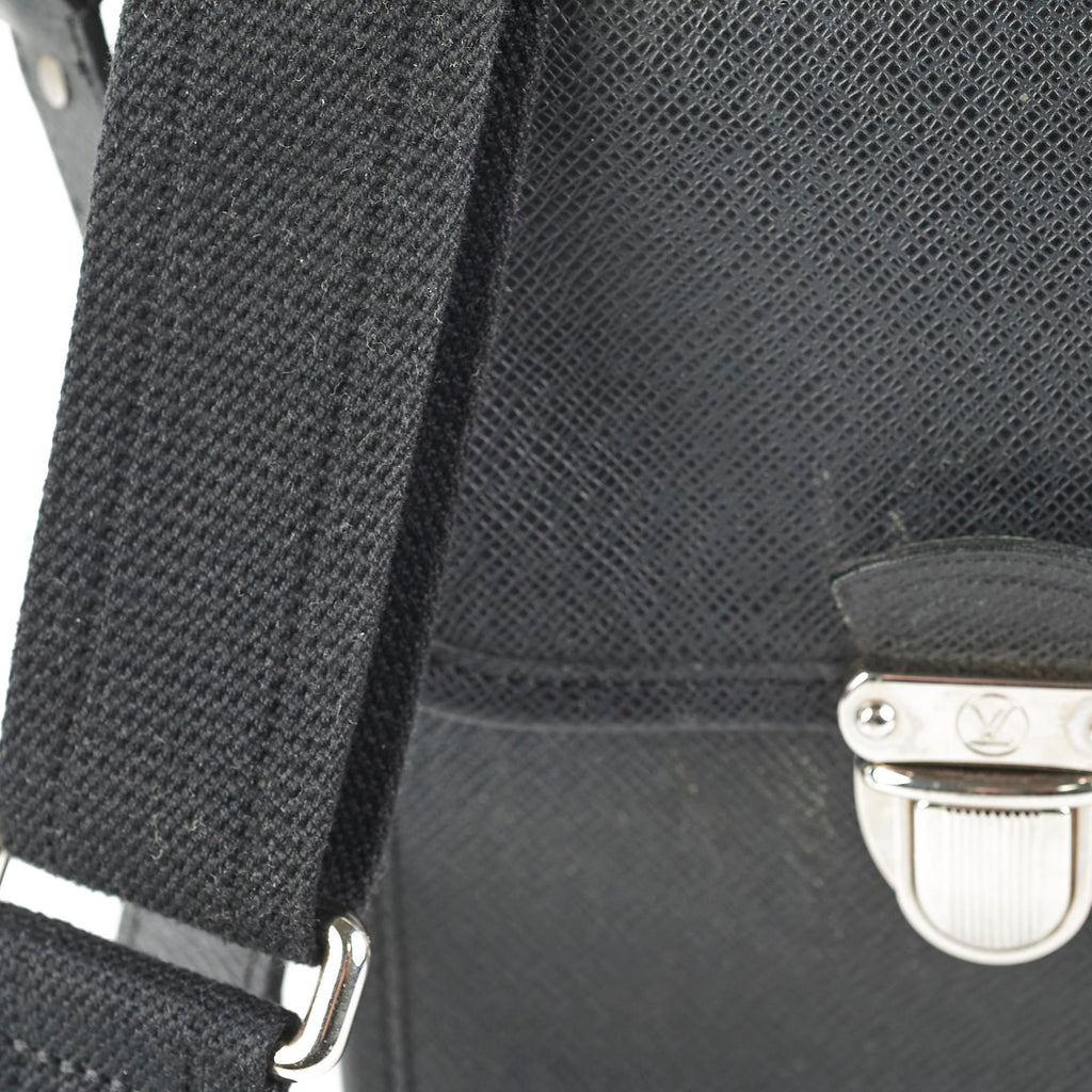 Louis Vuitton Men's Messenger Bag Black
