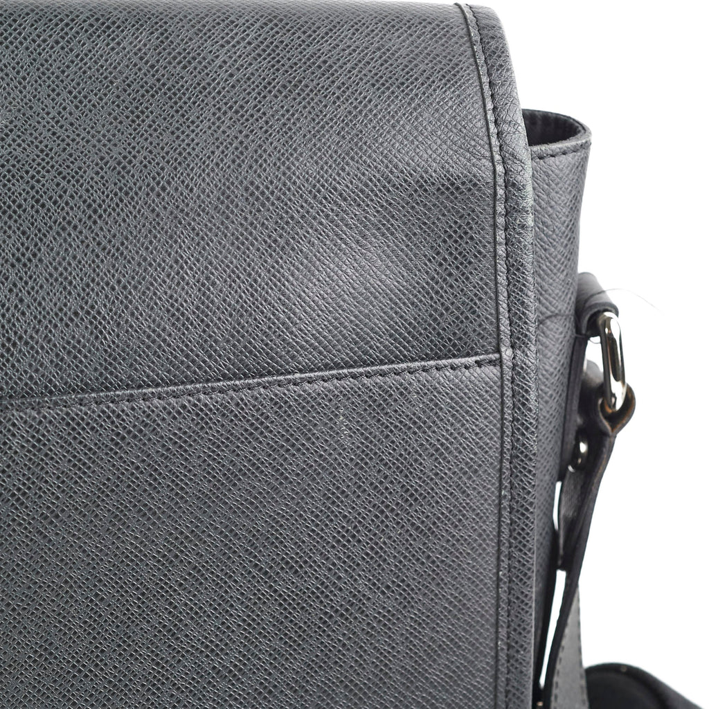 Louis Vuitton Men's Messenger Bag Black