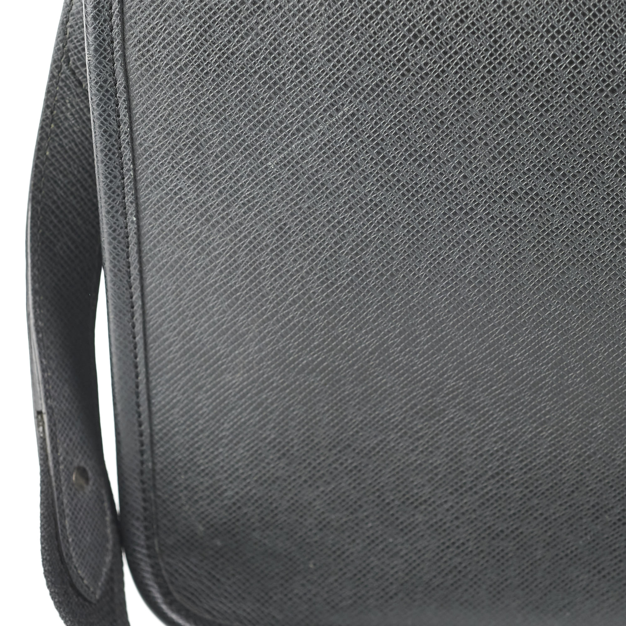 Louis Vuitton Men's Messenger Bag Black
