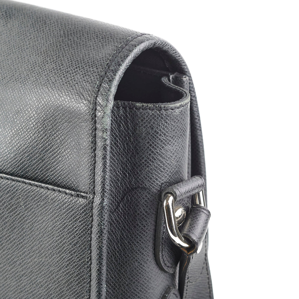 Louis Vuitton Men's Messenger Bag Black