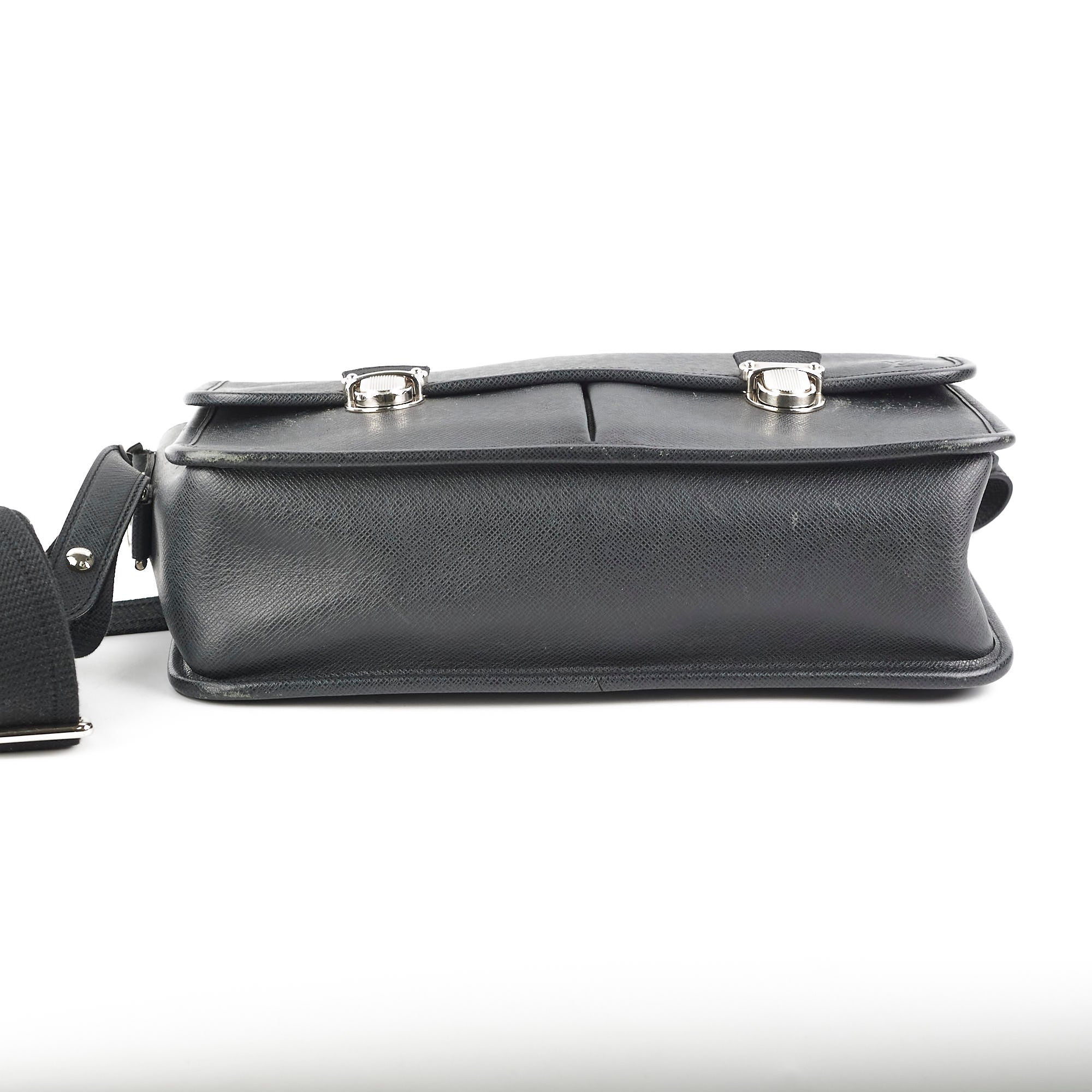 Louis Vuitton Men's Messenger Bag Black