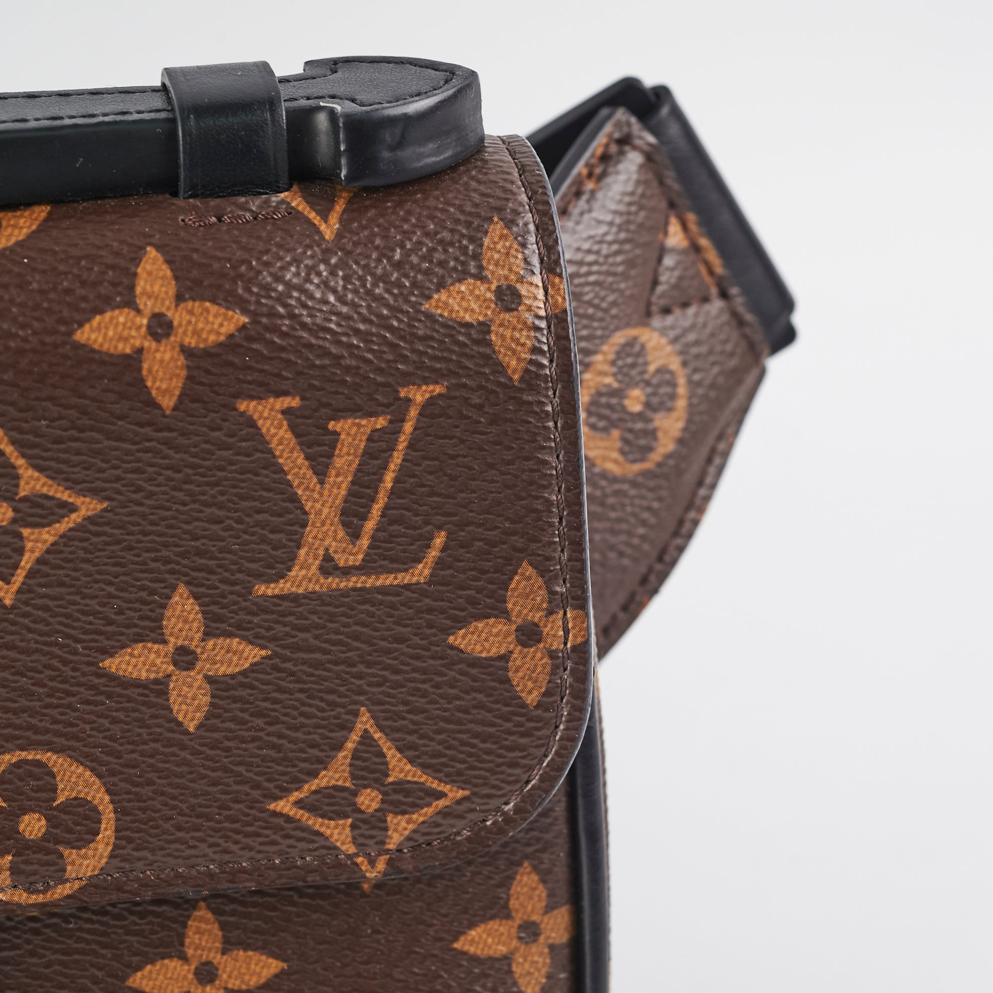 Louis Vuitton Monogram Canvas S Lock Bumbag