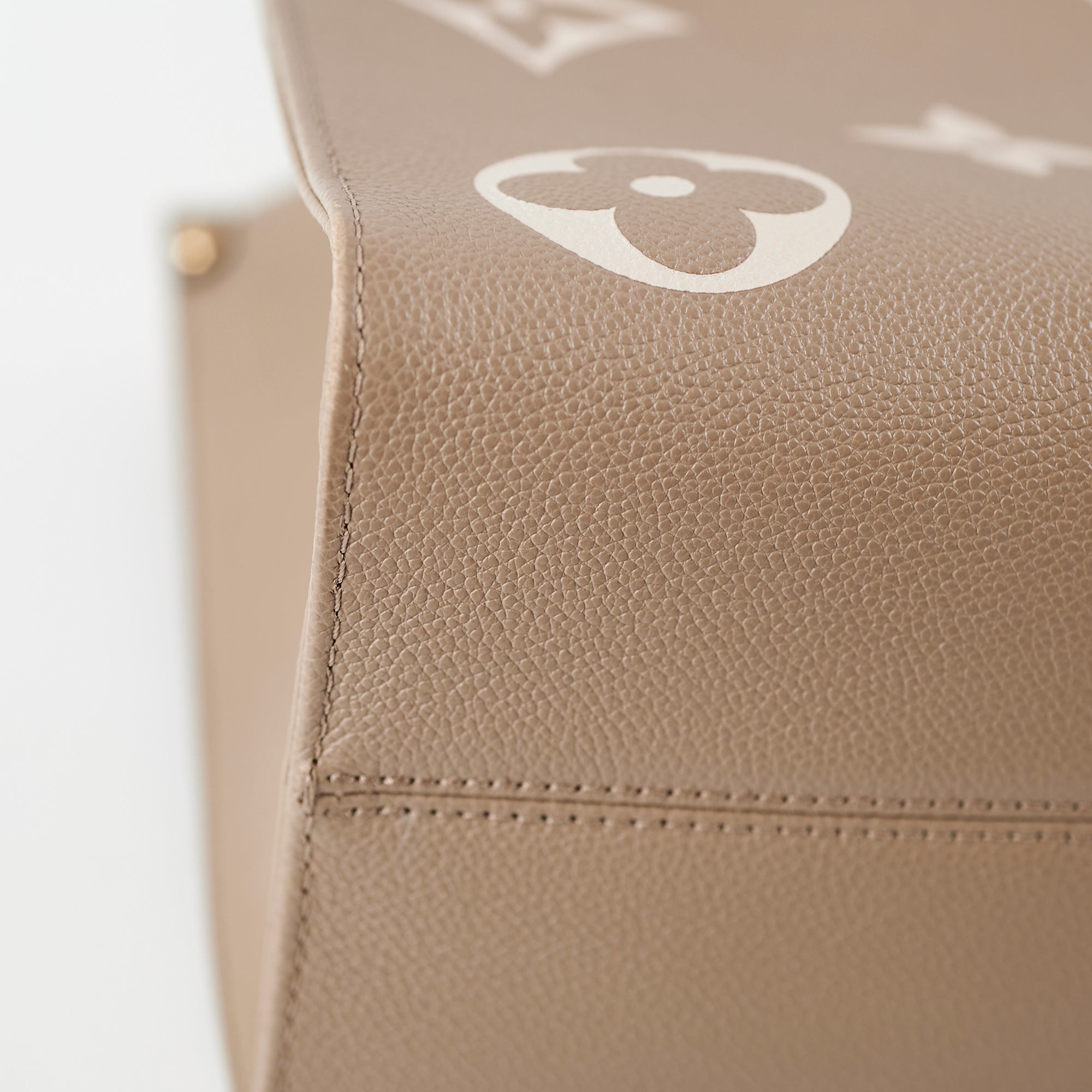 Louis Vuitton On The Go MM Empriente Beige