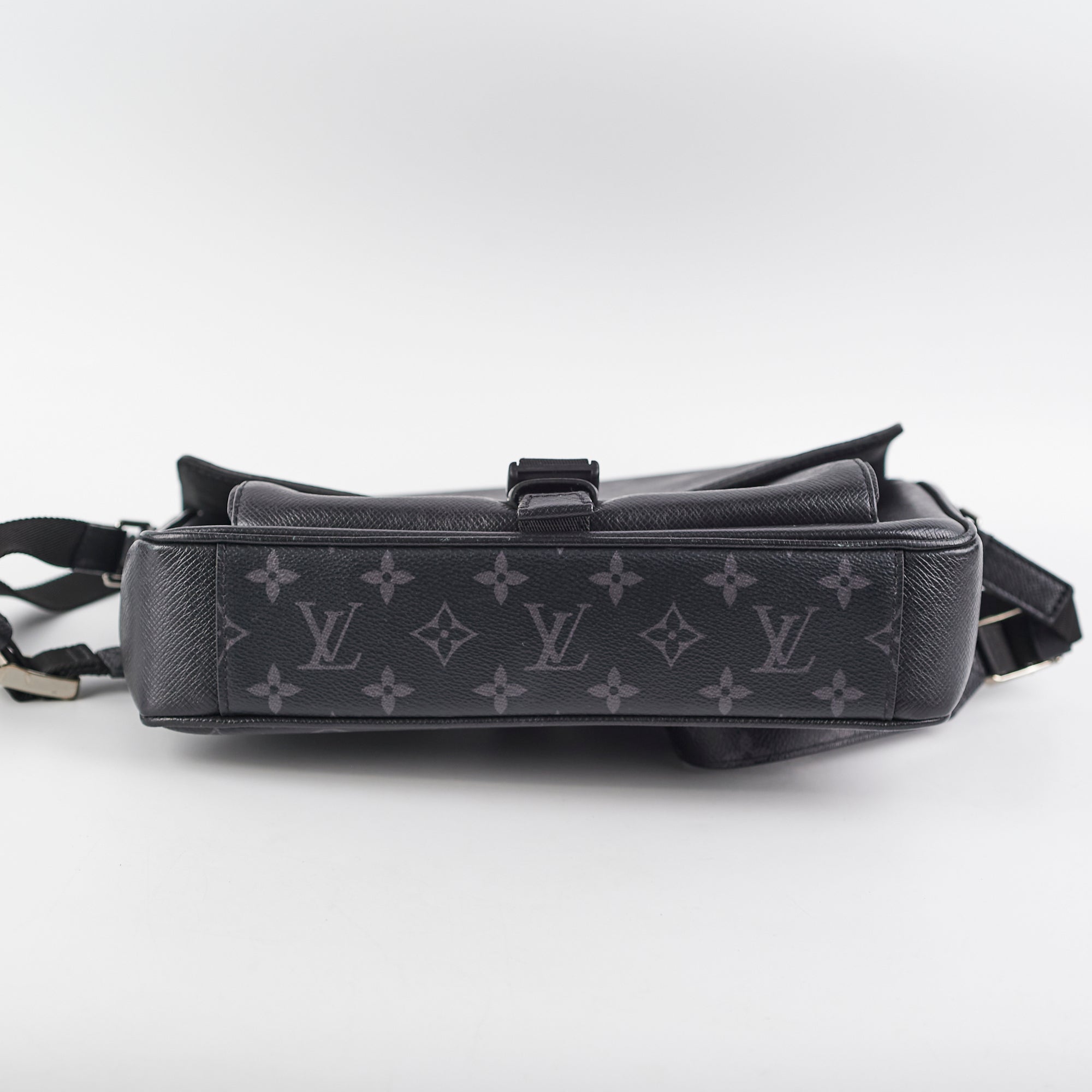 Louis Vuitton Damier Ebene Messenger Black