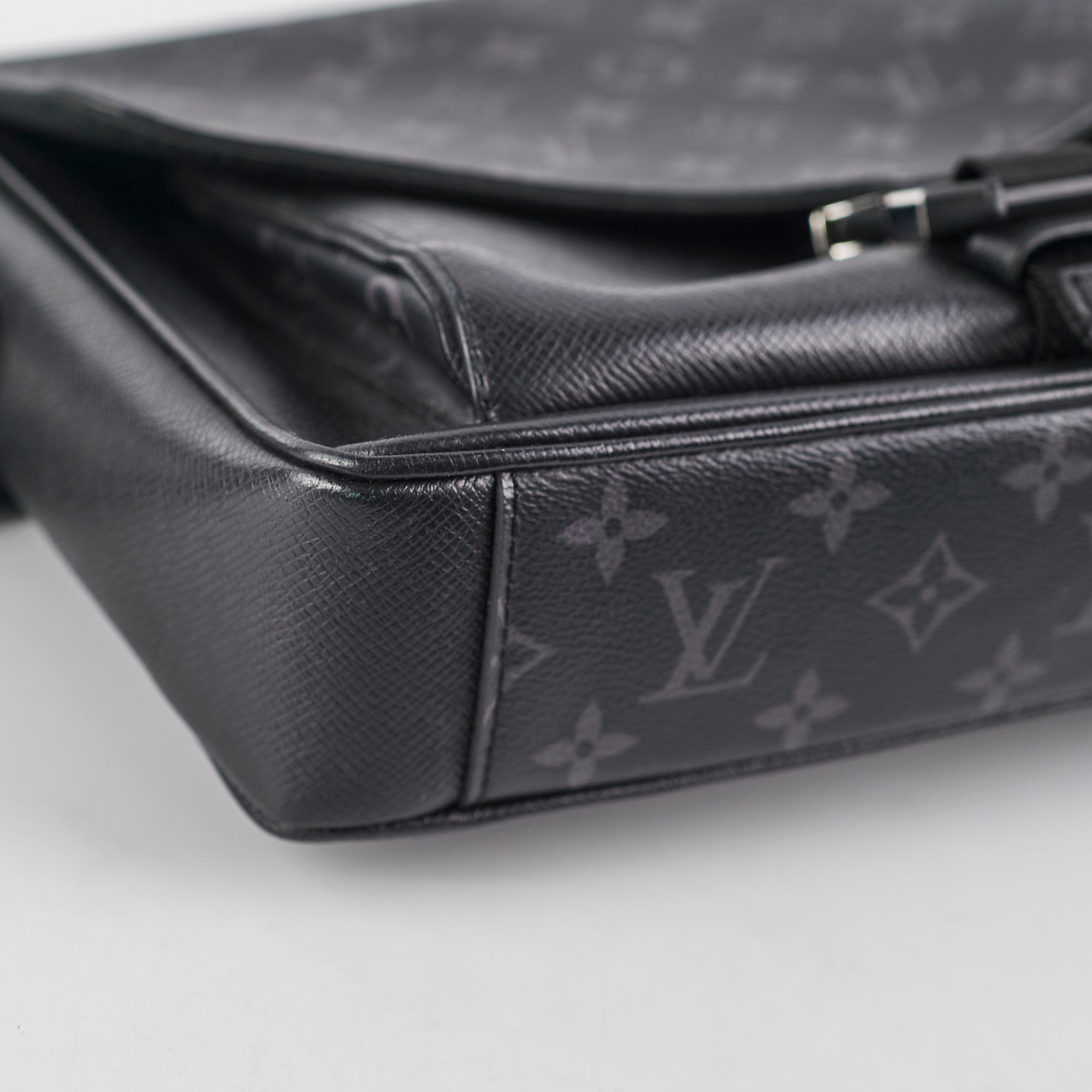 Louis Vuitton Damier Ebene Messenger Black