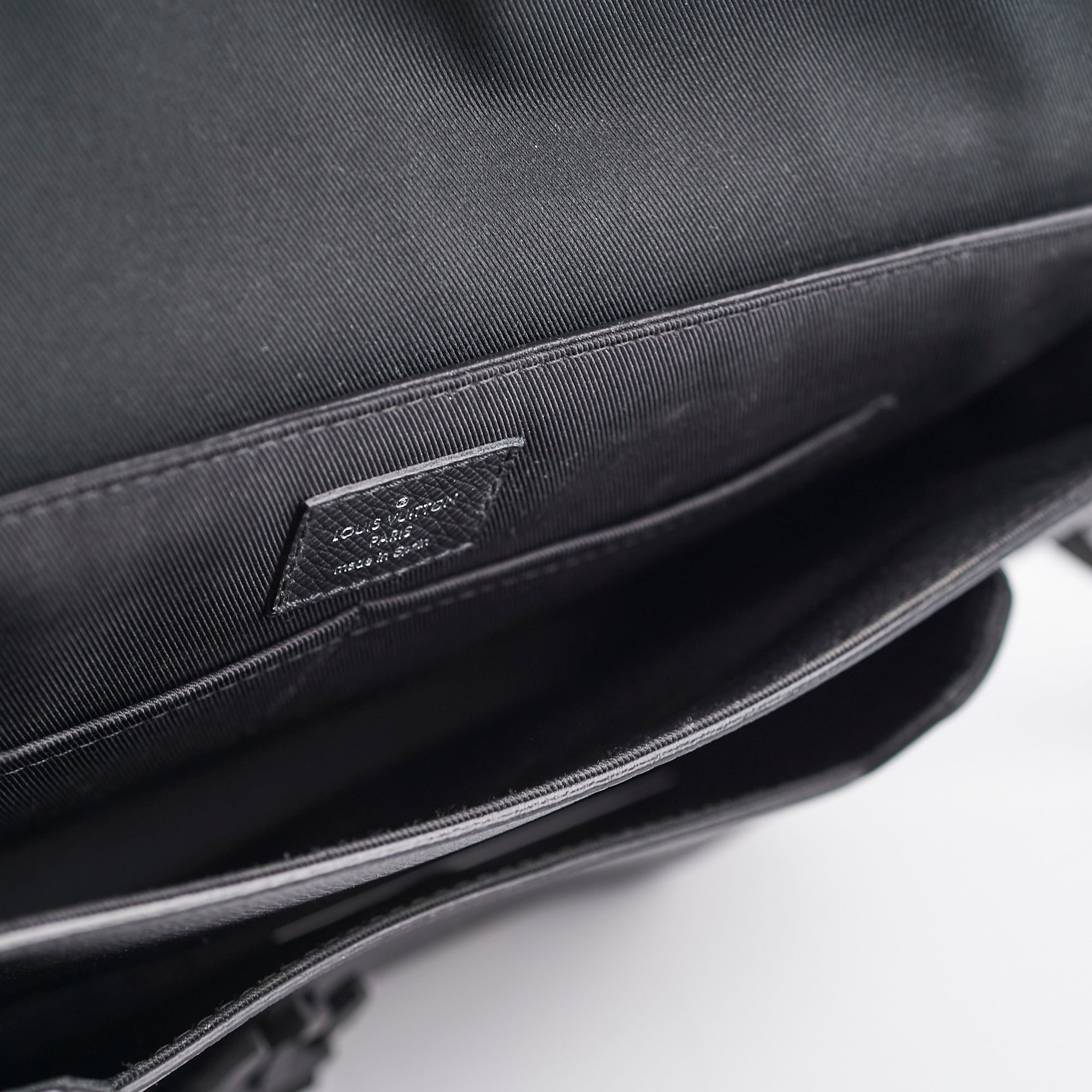 Louis Vuitton Damier Ebene Messenger Black