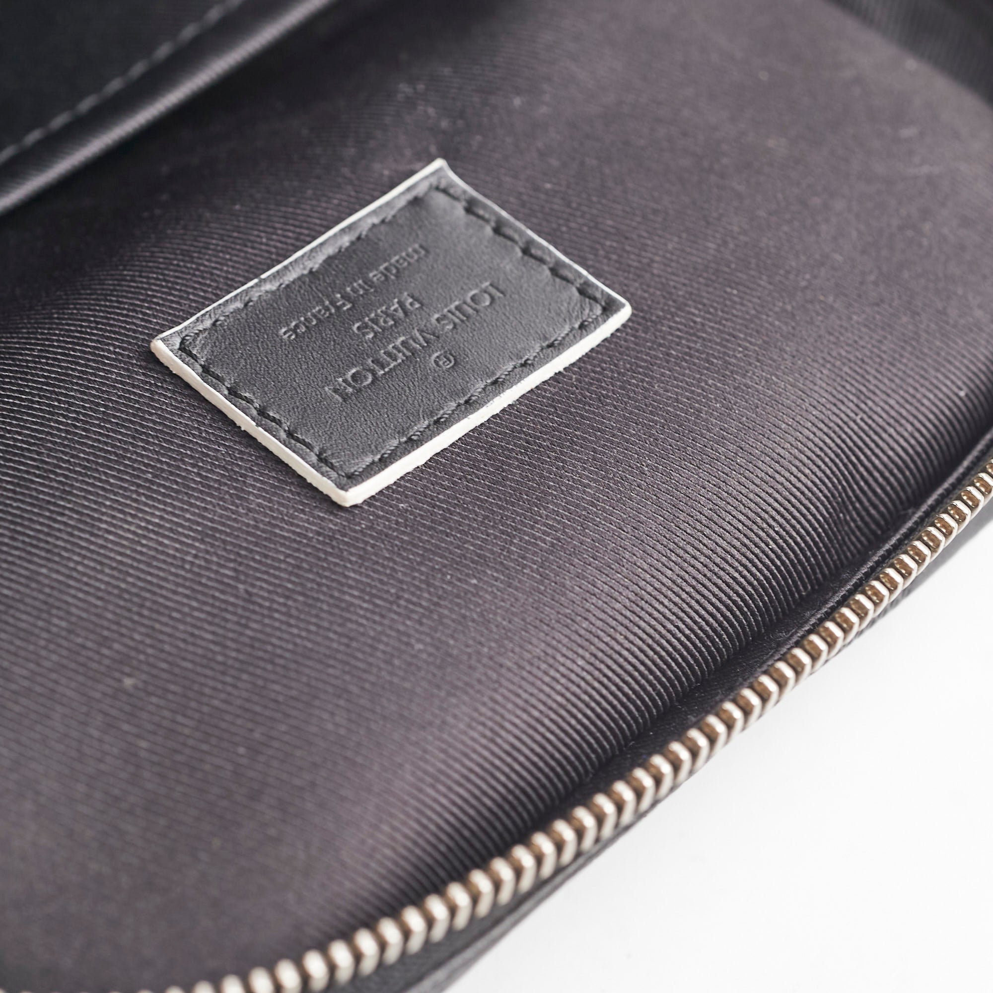 Louis Vuitton Avenue Men's Sling Bag Damier Ebene Navy