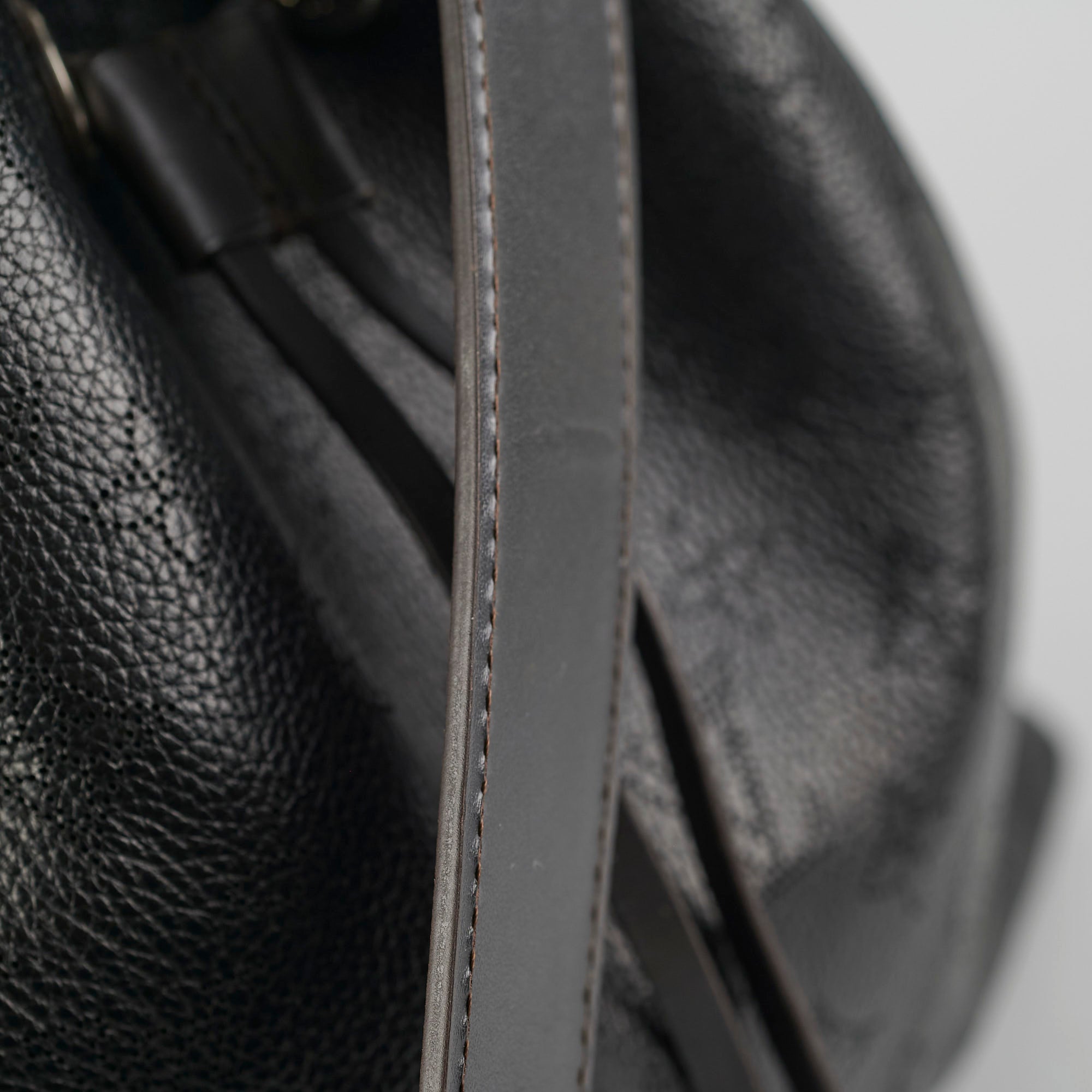 Louis Vuitton Mahina Muria Microchipped Black
