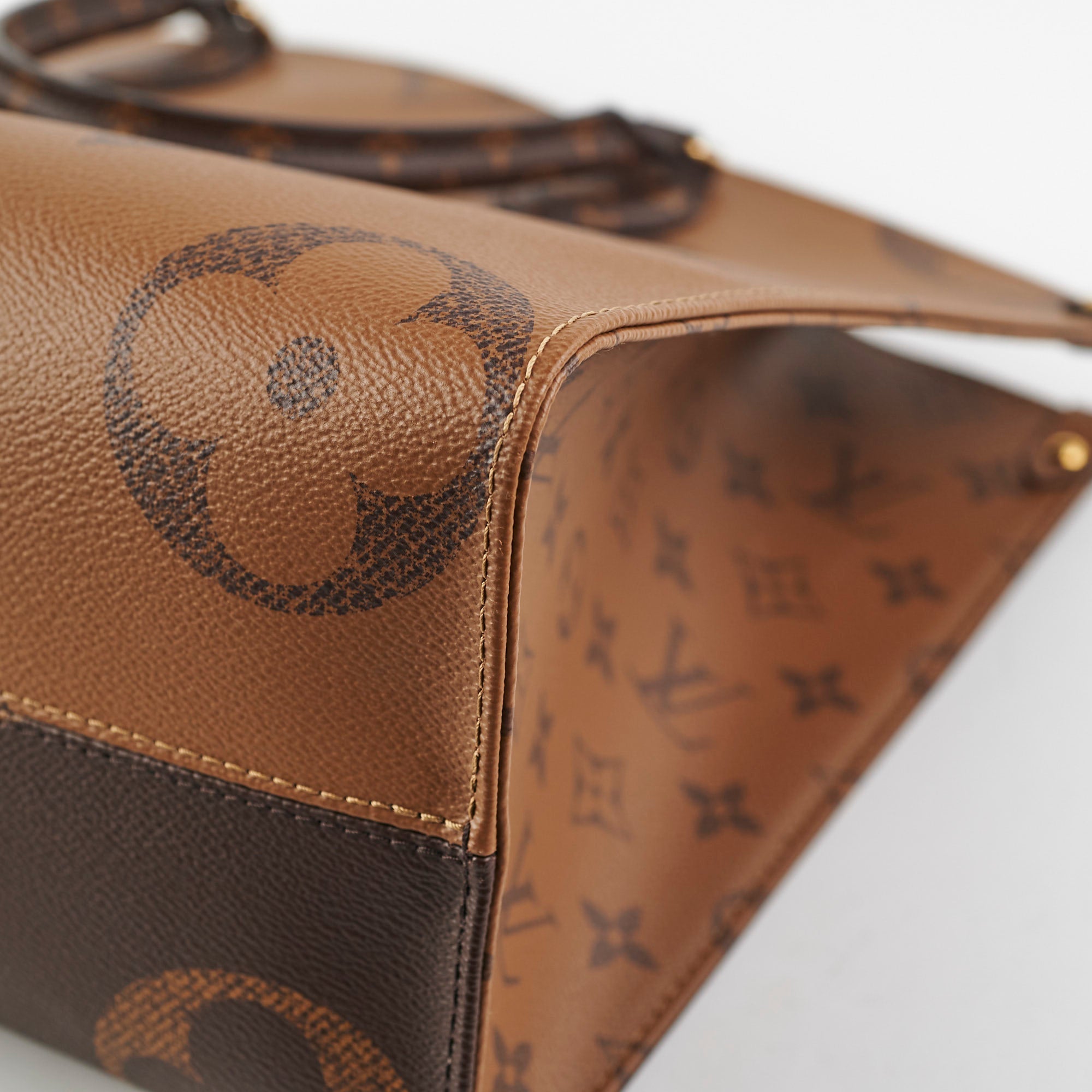 Louis Vuitton On the Go MM Reverse Monogram