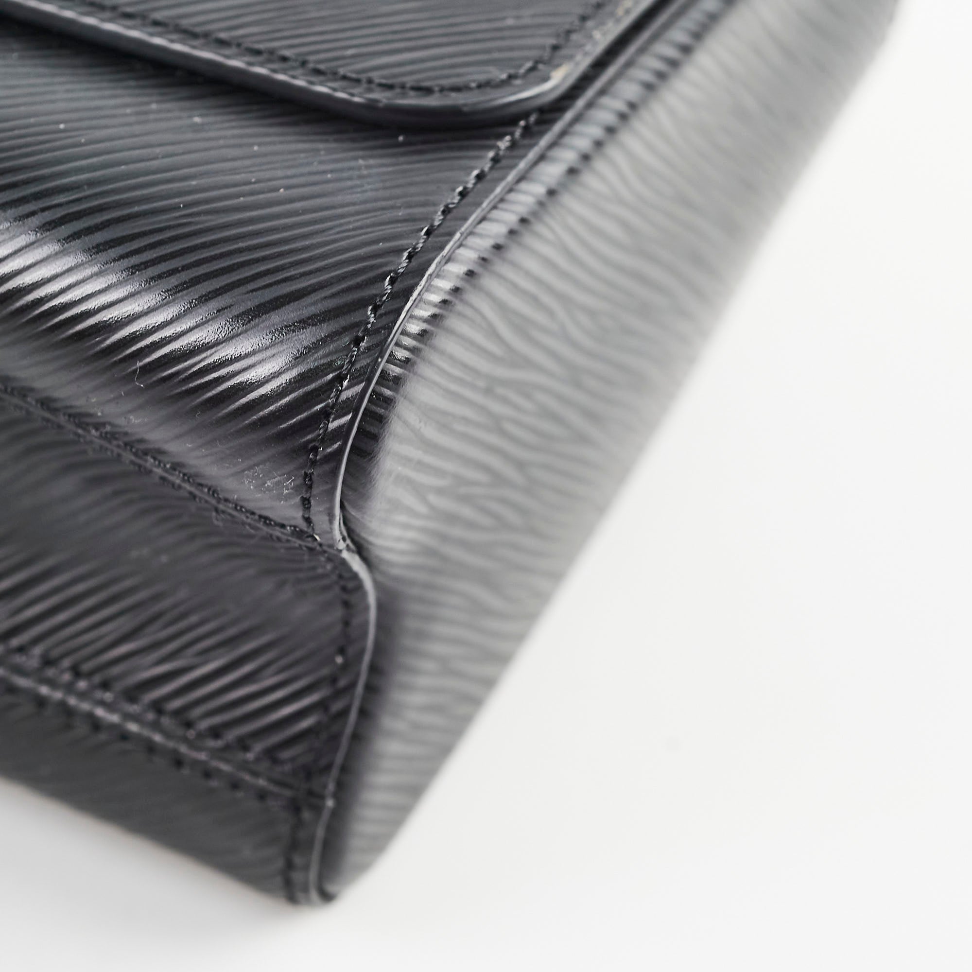Louis Vuitton Twist MM Black